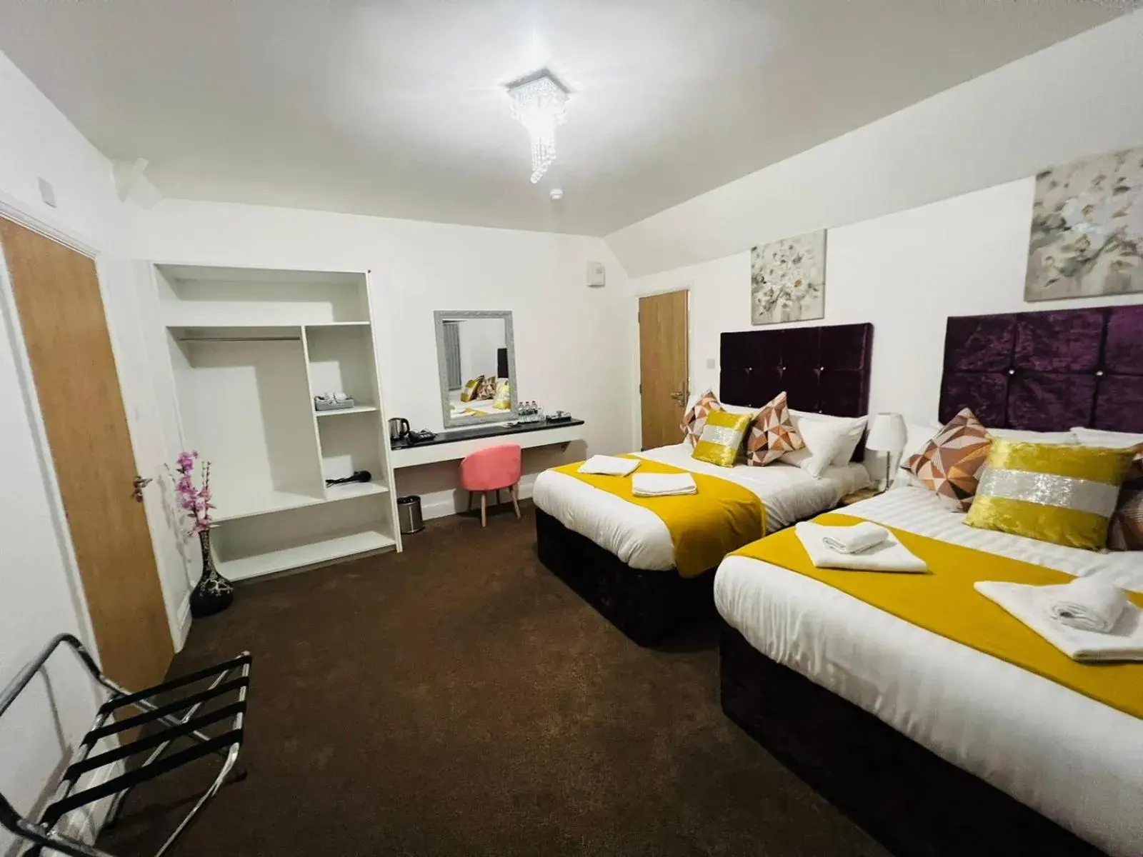 Deluxe Double or Twin Room in ATZ&H Inn Deluxe Double or Twin Room in ATZ&H Inn