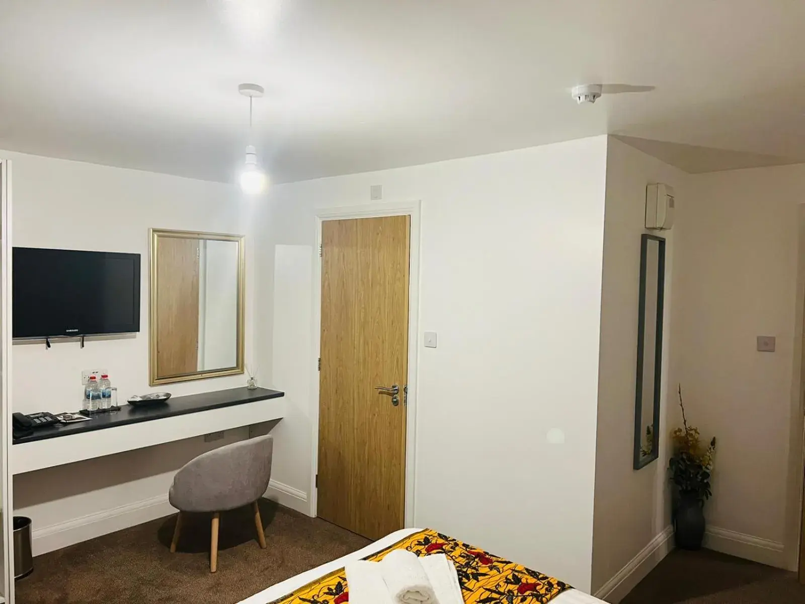 Deluxe Double or Twin Room in ATZ&H Inn Deluxe Double or Twin Room in ATZ&H Inn