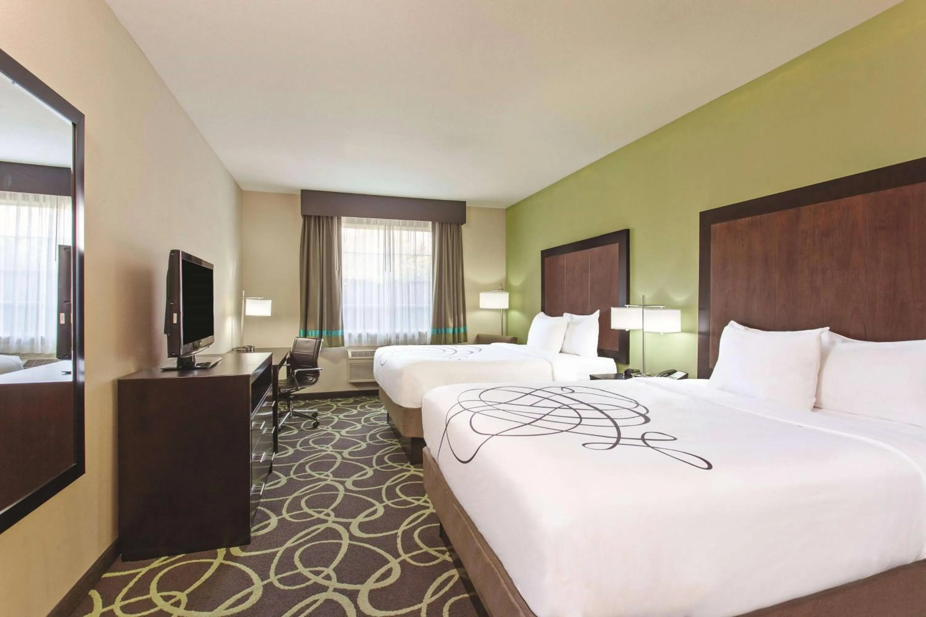 Photo of the whole room, Bed in La Quinta by Wyndham Los Banos