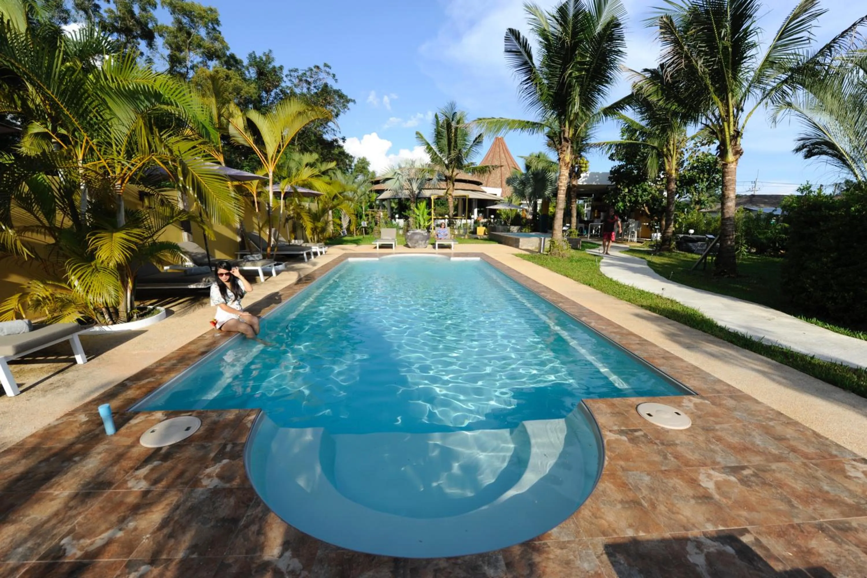Swimming pool in Barong Resort