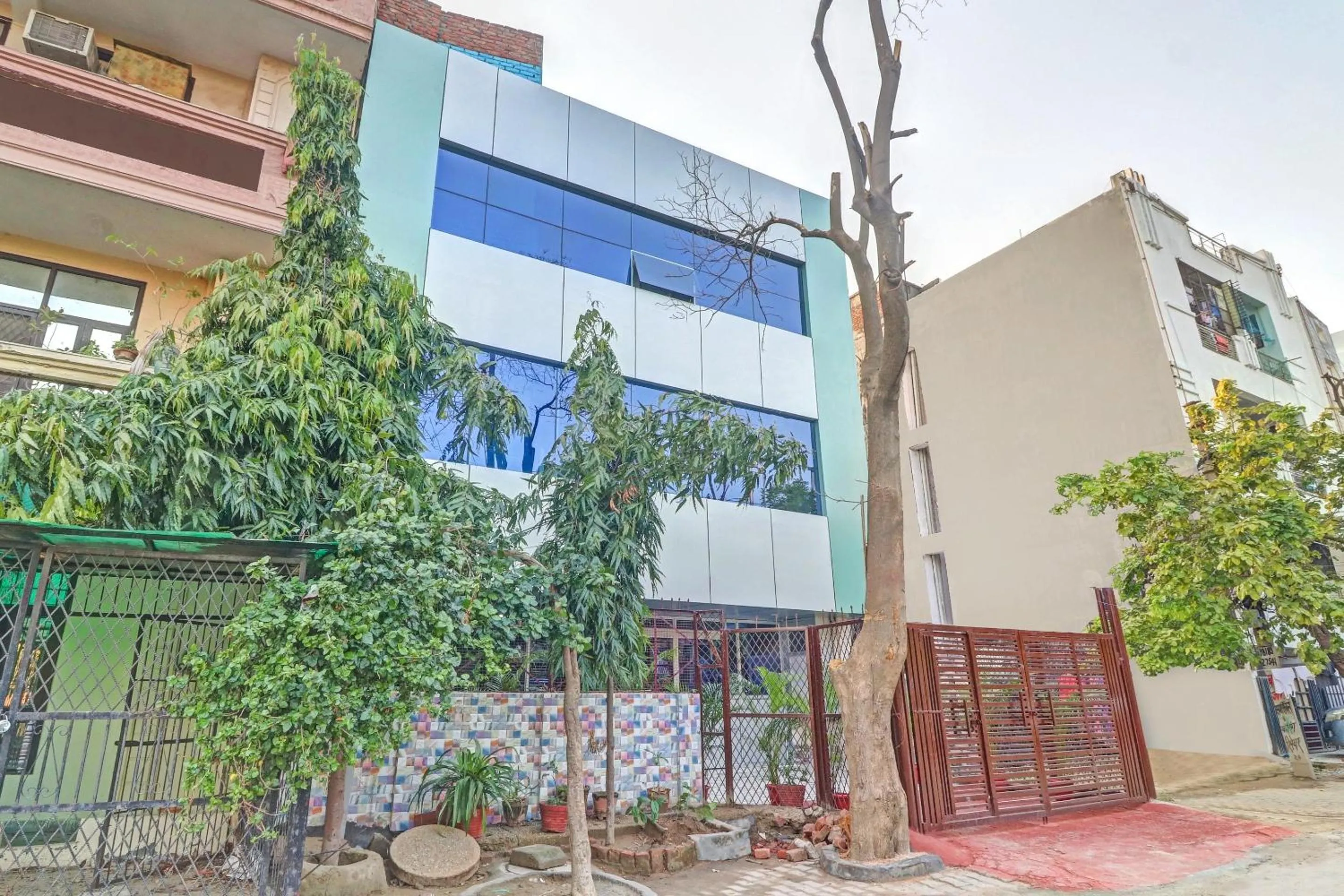 Facade/entrance in Super Hotel O Satguru Residency