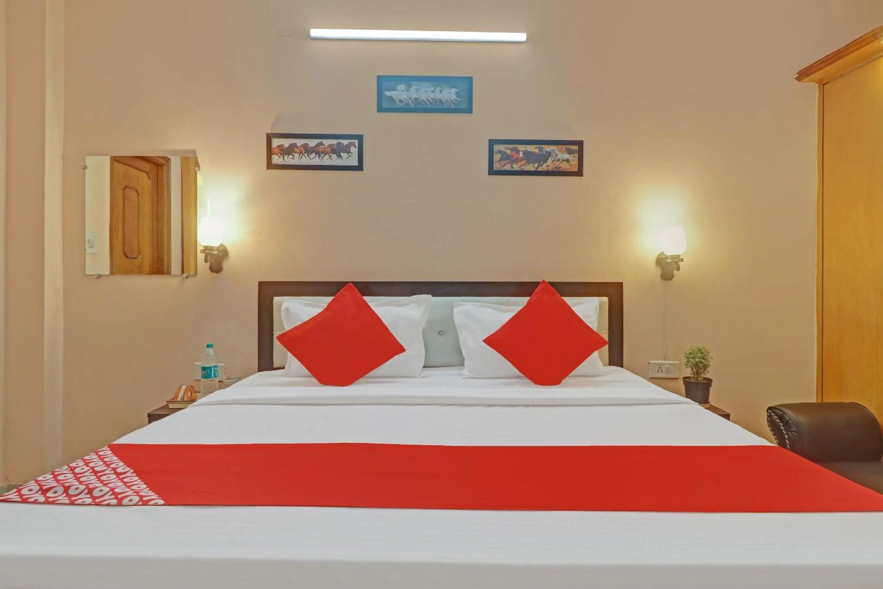 Lobby or reception, Bed in Super Hotel O Satguru Residency