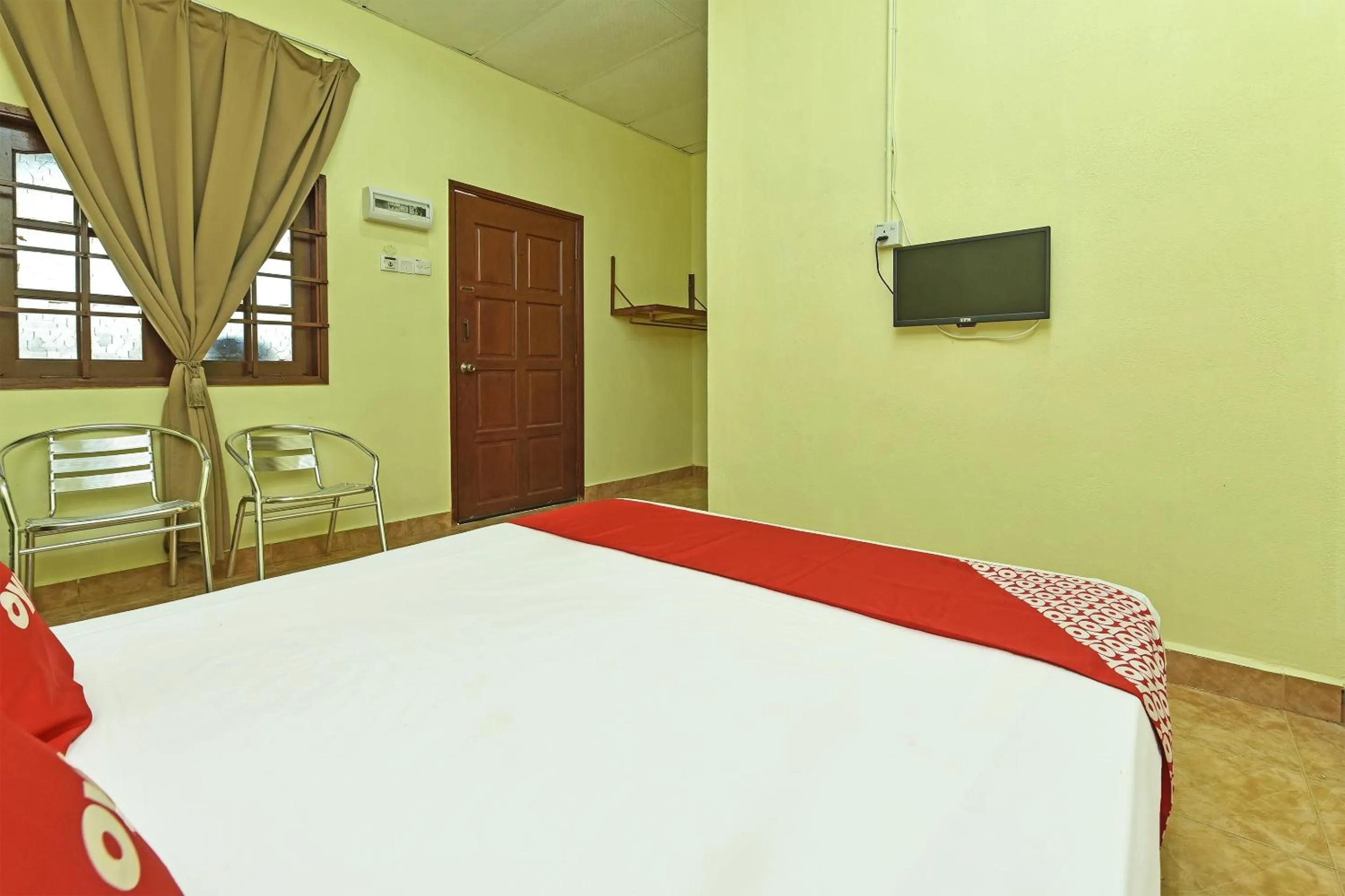 Bedroom in Collection O 90622 Sehijau Cenang