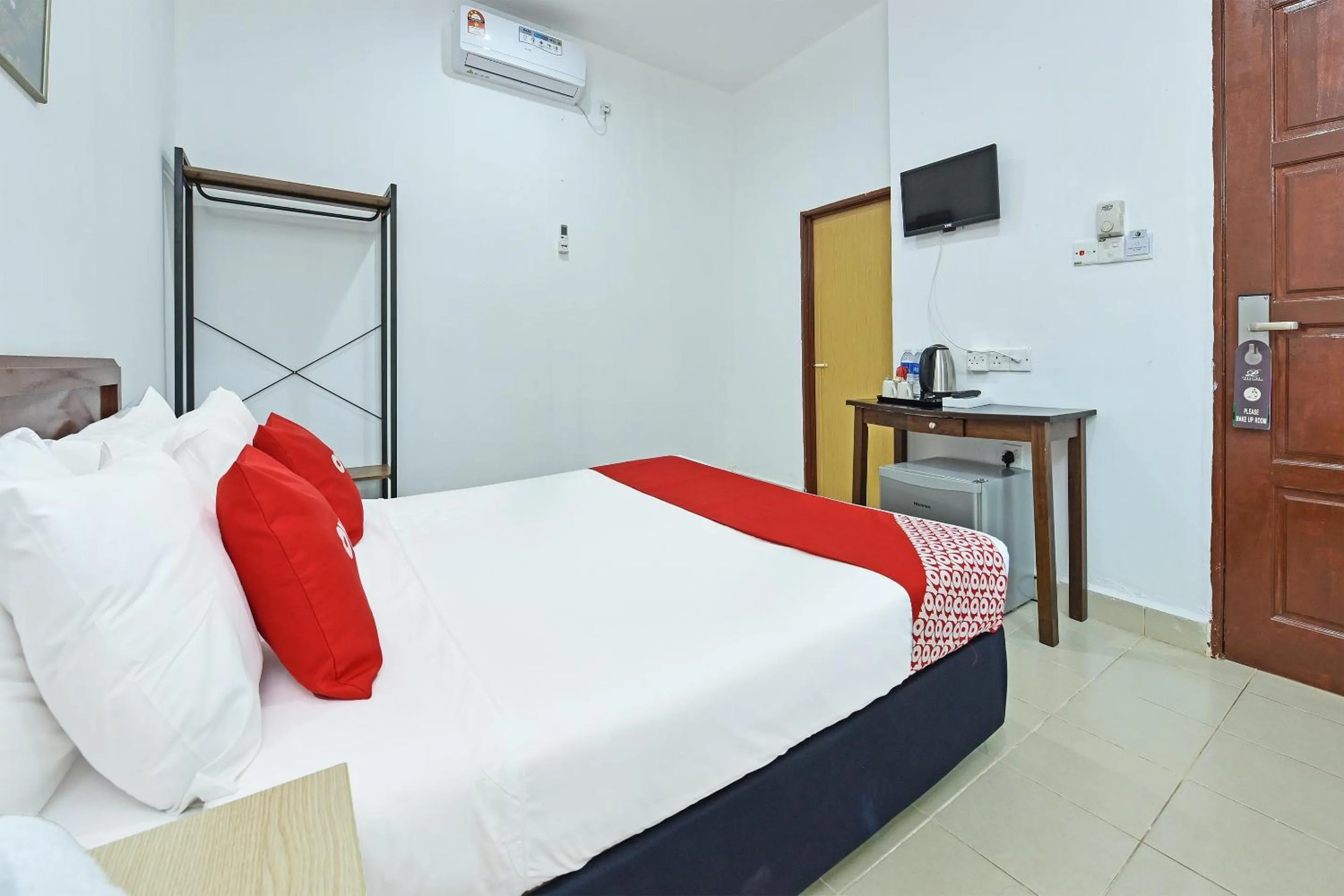 Bedroom in Collection O 90622 Sehijau Cenang