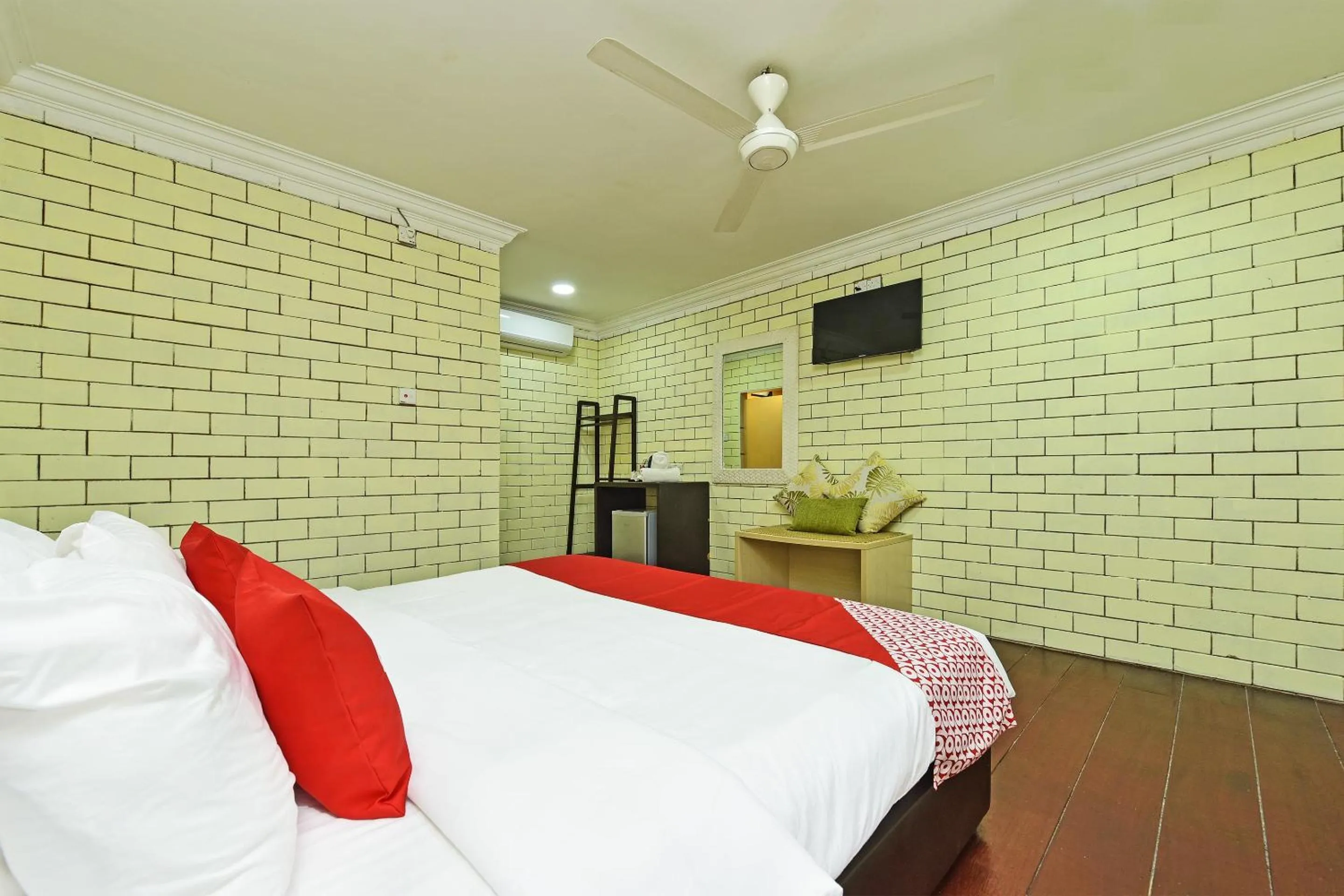 Bedroom in Collection O 90622 Sehijau Cenang