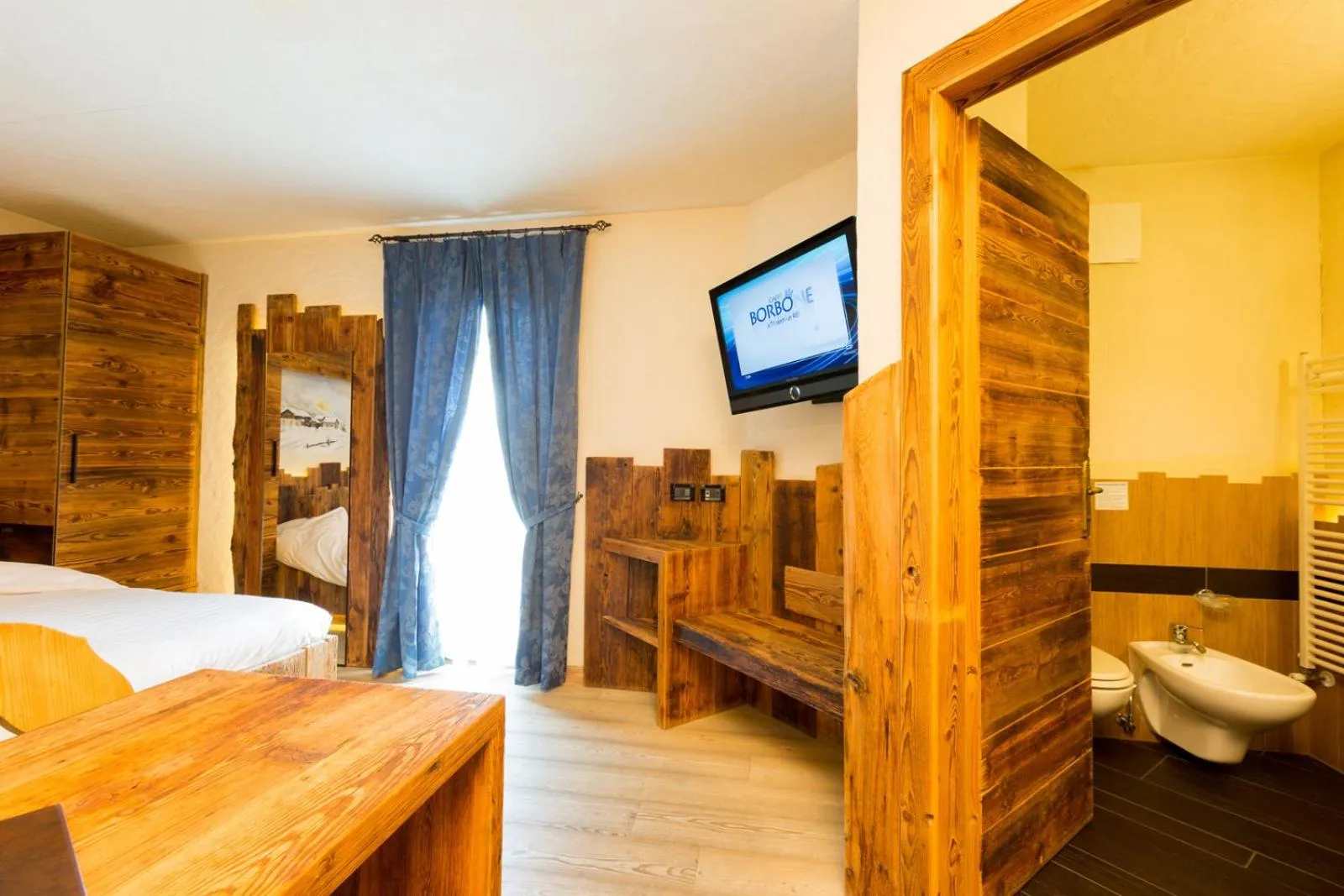 Bedroom, Bed in Hotel Pontiglia