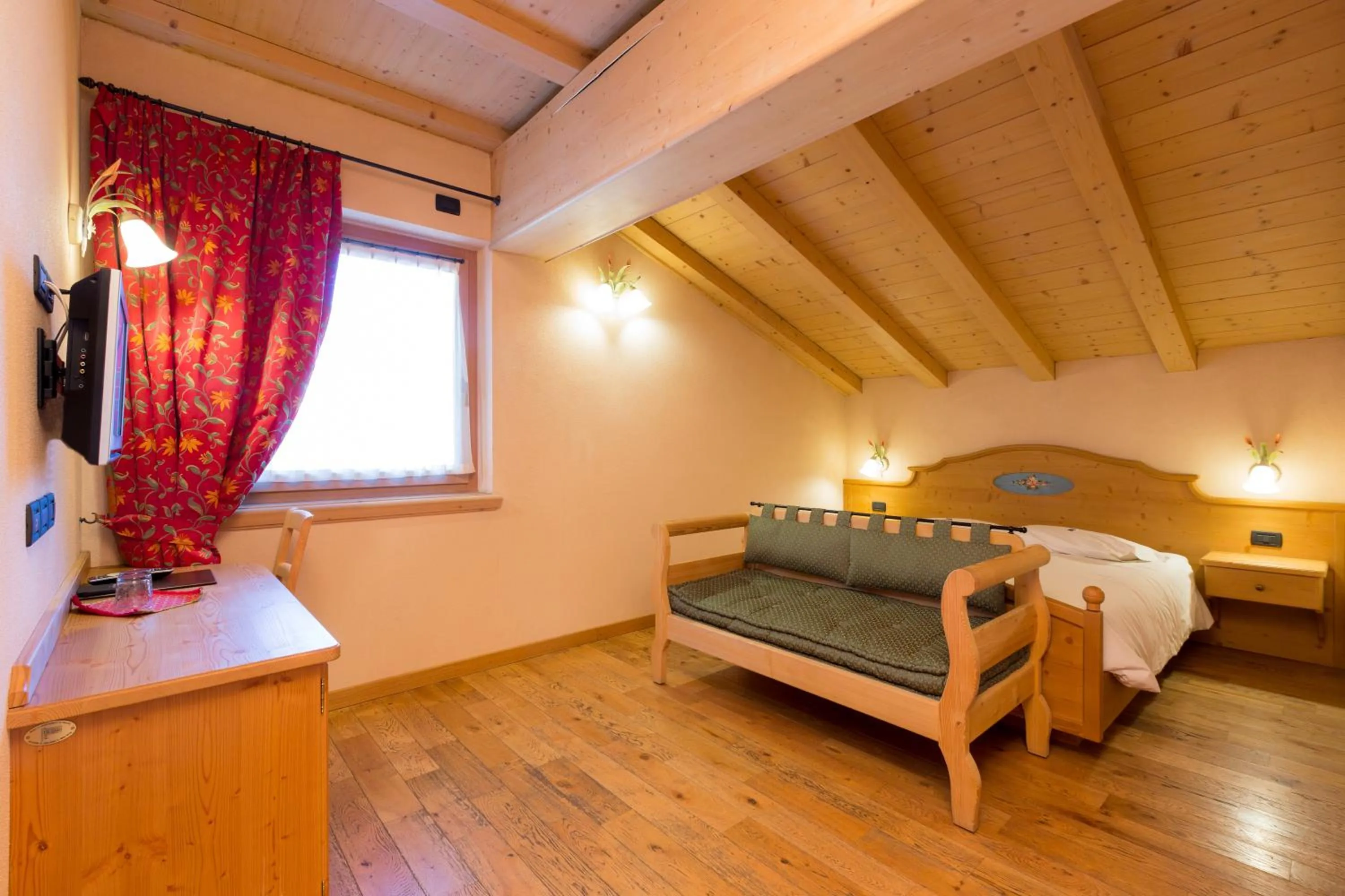 Bedroom, Bed in Hotel Pontiglia