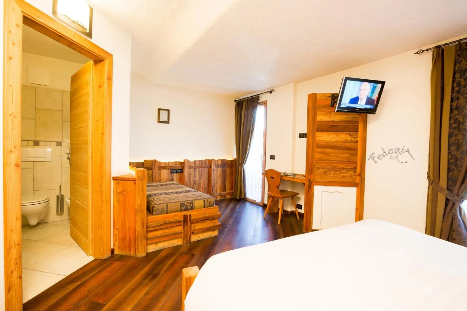 Bedroom, Bed in Hotel Pontiglia