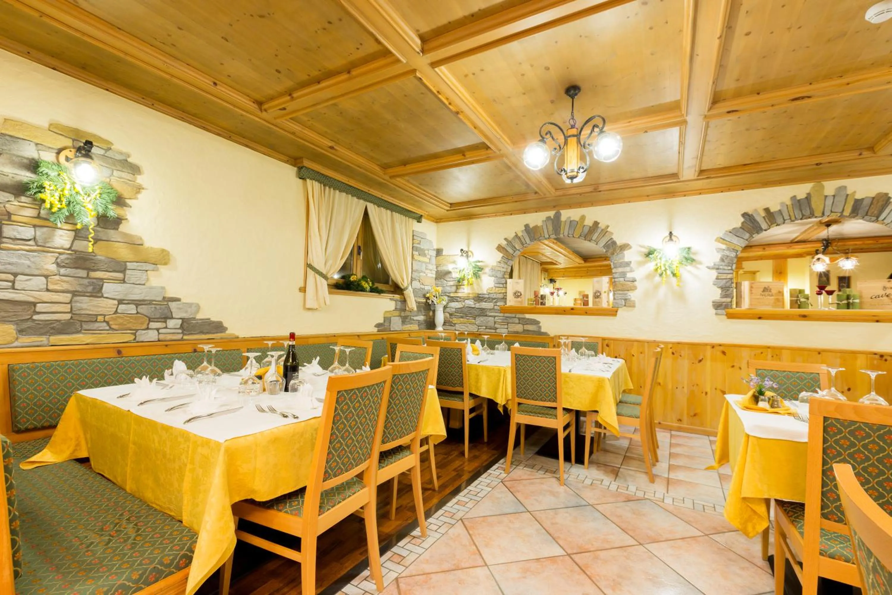Restaurant/places to eat in Hotel Pontiglia