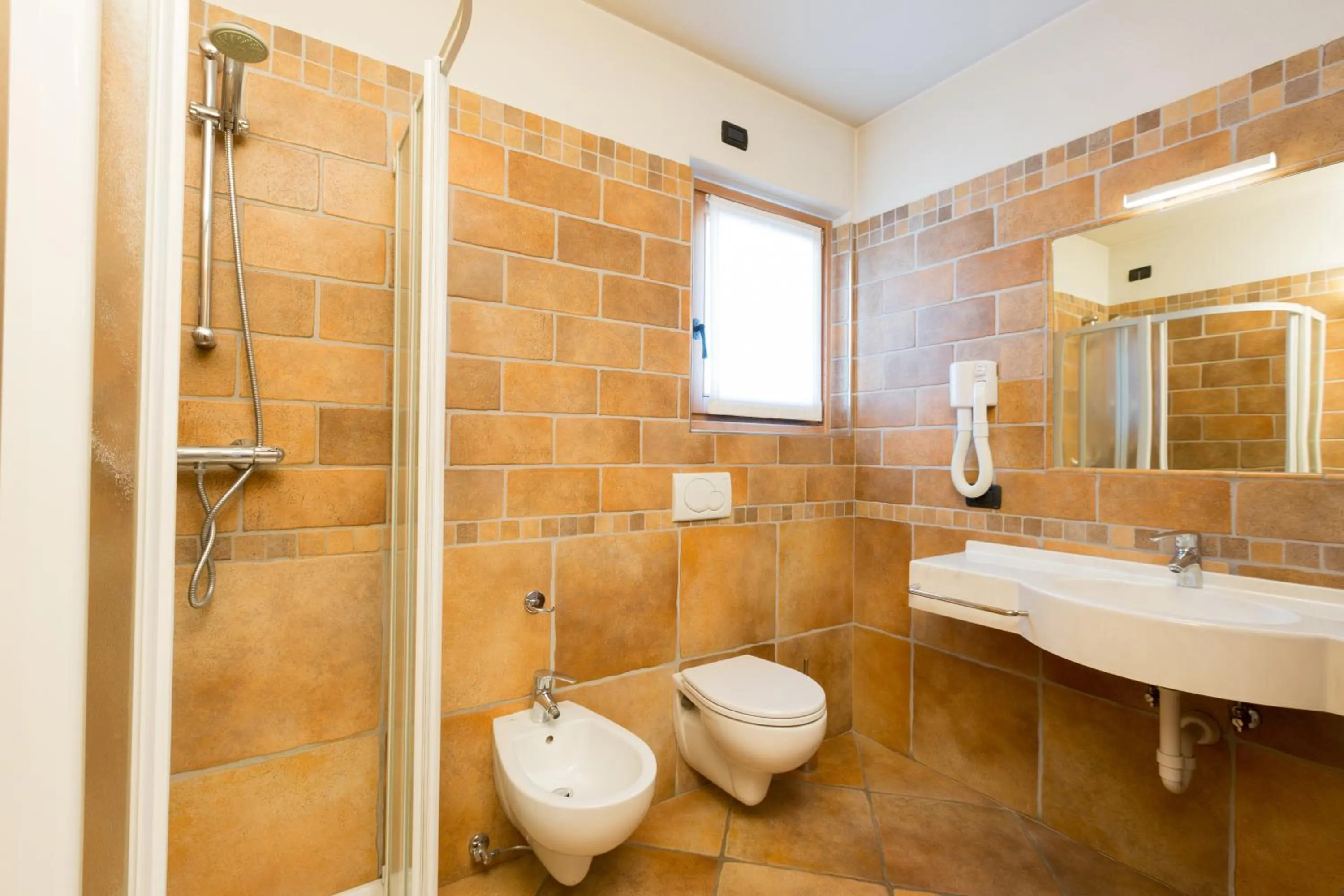 Shower in Hotel Pontiglia