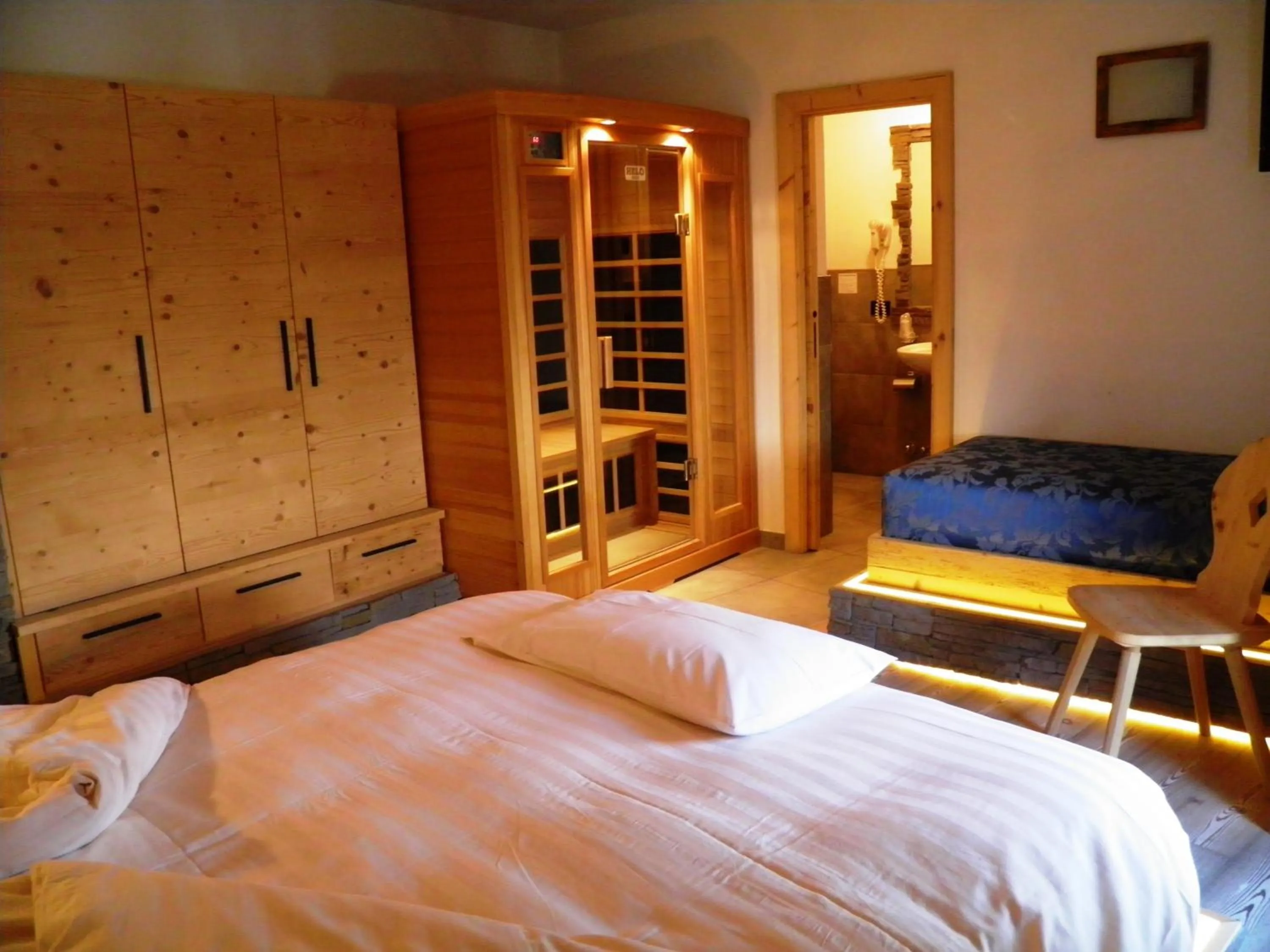 Sauna, Bed in Hotel Pontiglia