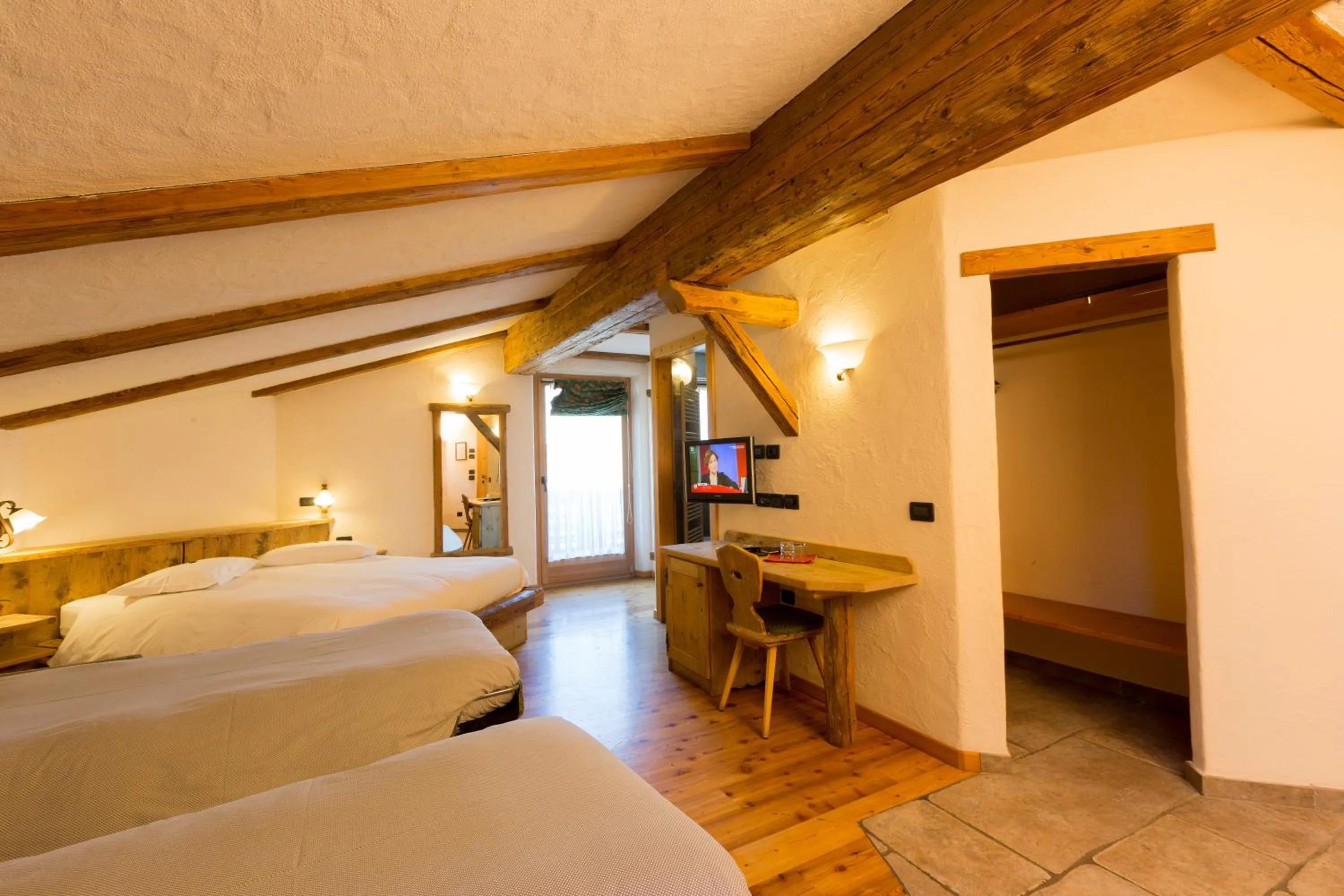 Bedroom, Bed in Hotel Pontiglia