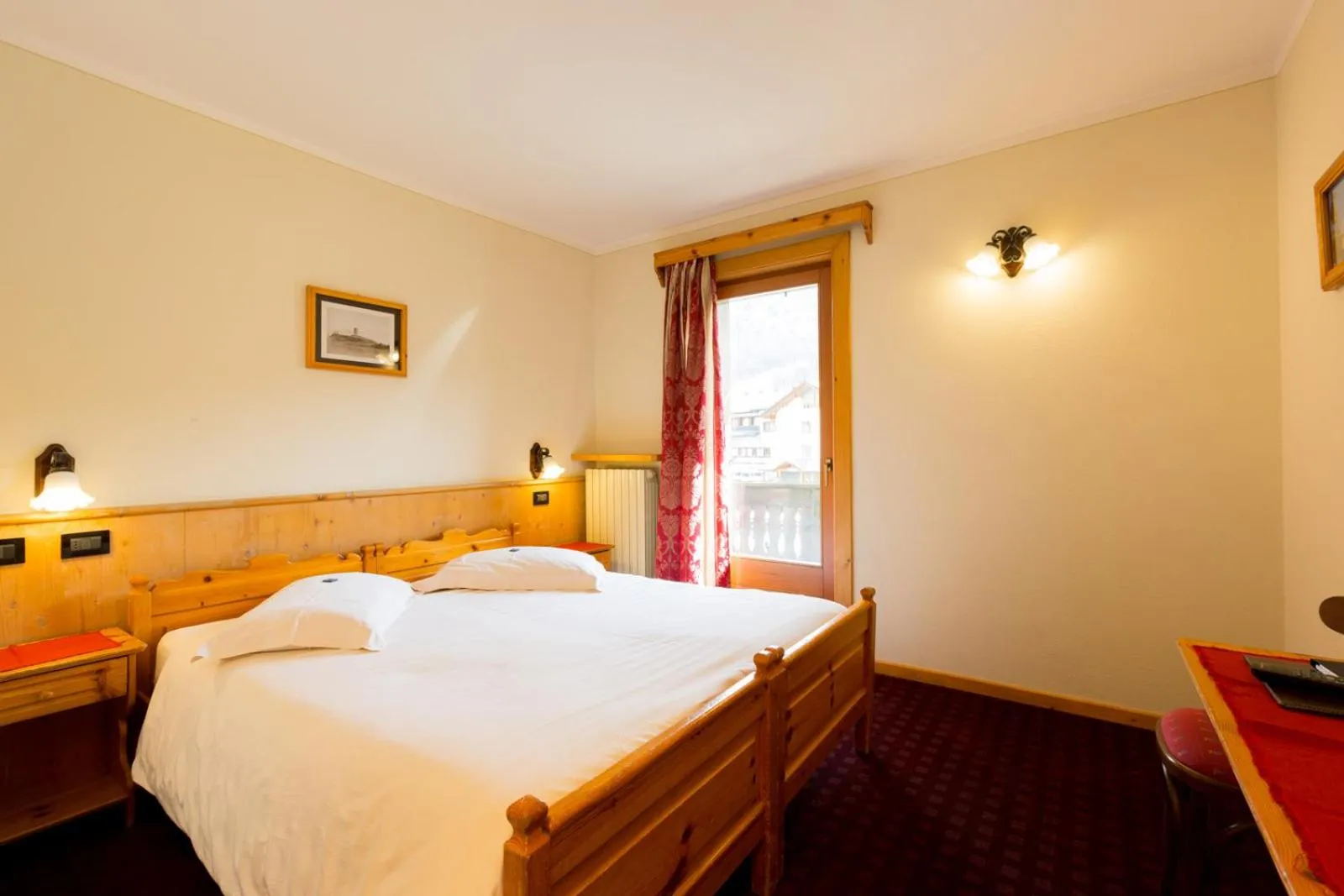 Bedroom, Bed in Hotel Pontiglia