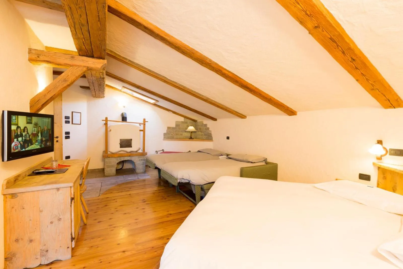 Bedroom, Bed in Hotel Pontiglia