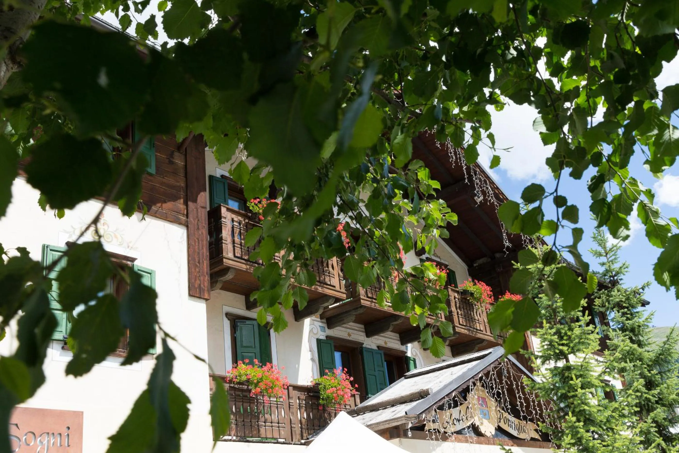 Facade/entrance in Hotel Pontiglia