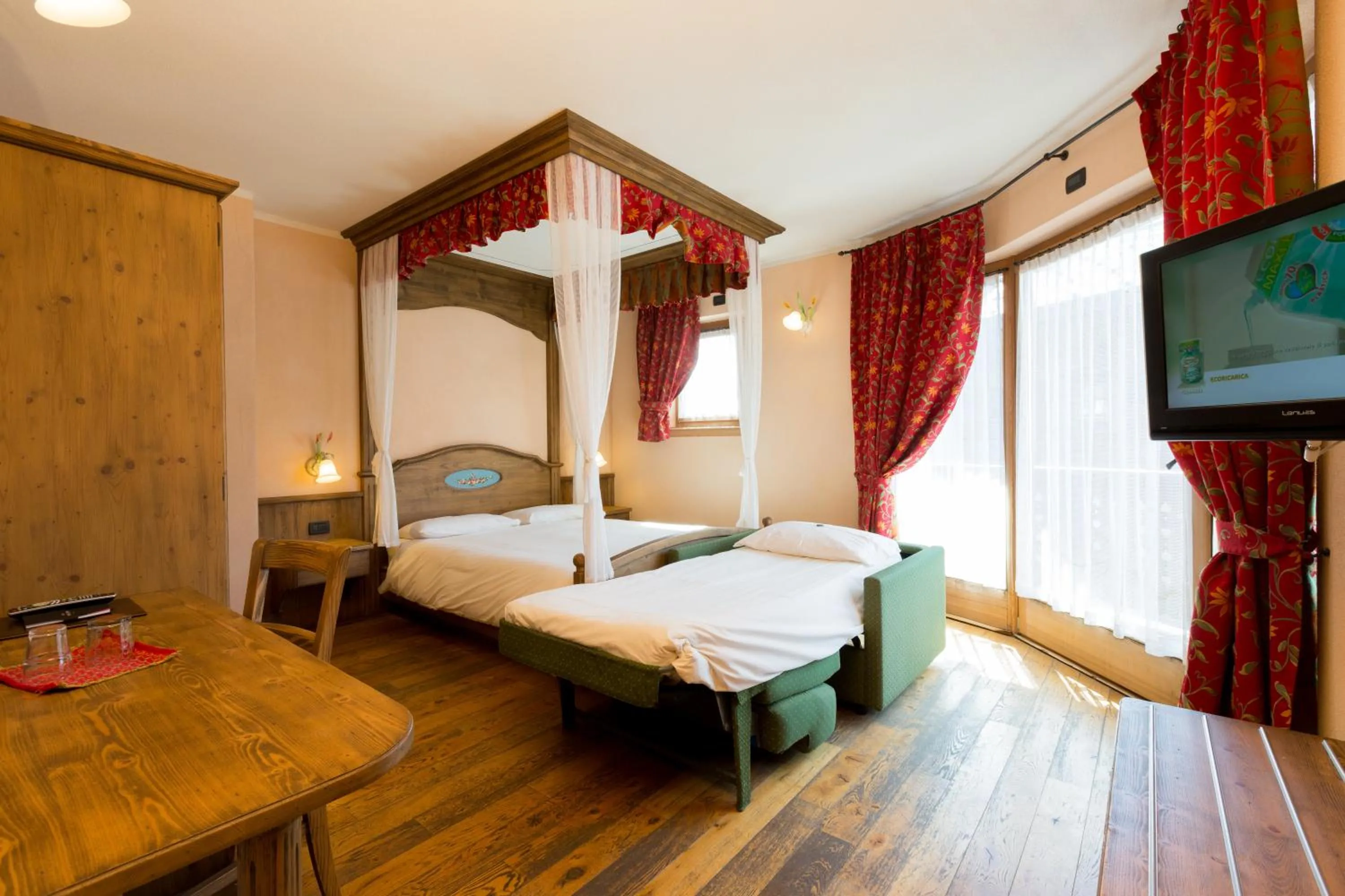 Bedroom, Bed in Hotel Pontiglia