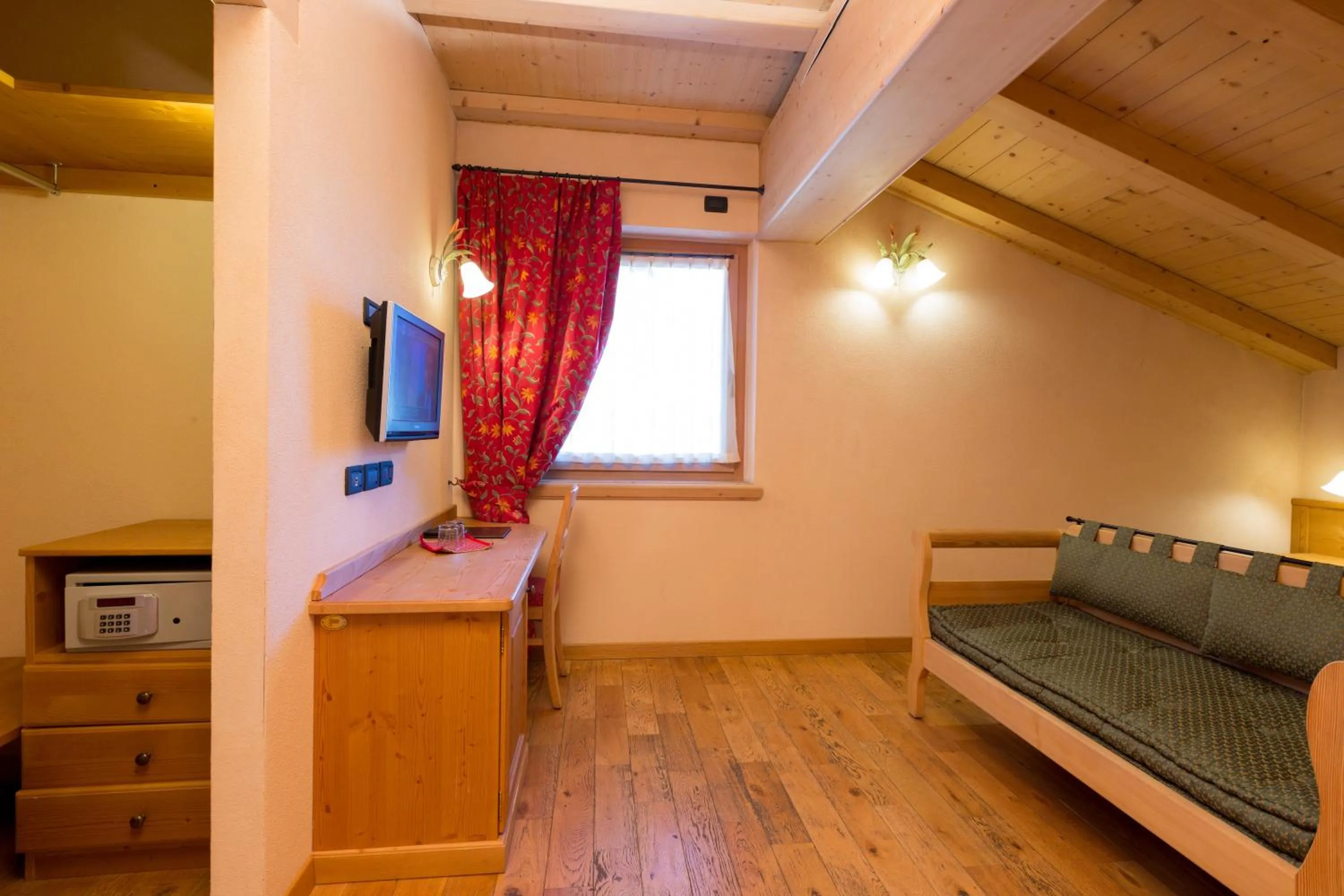 Bedroom, Bed in Hotel Pontiglia