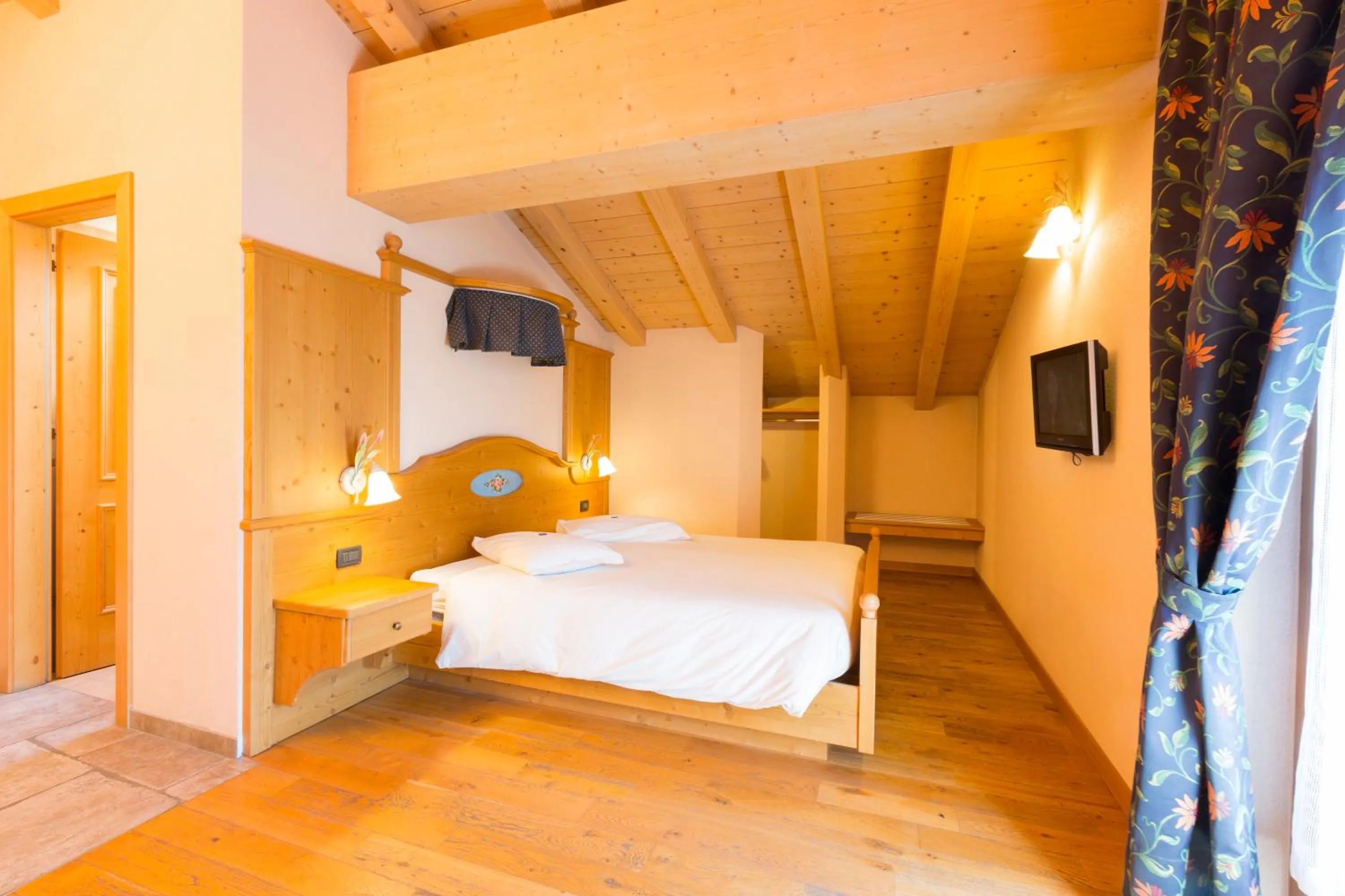 Bedroom, Bed in Hotel Pontiglia