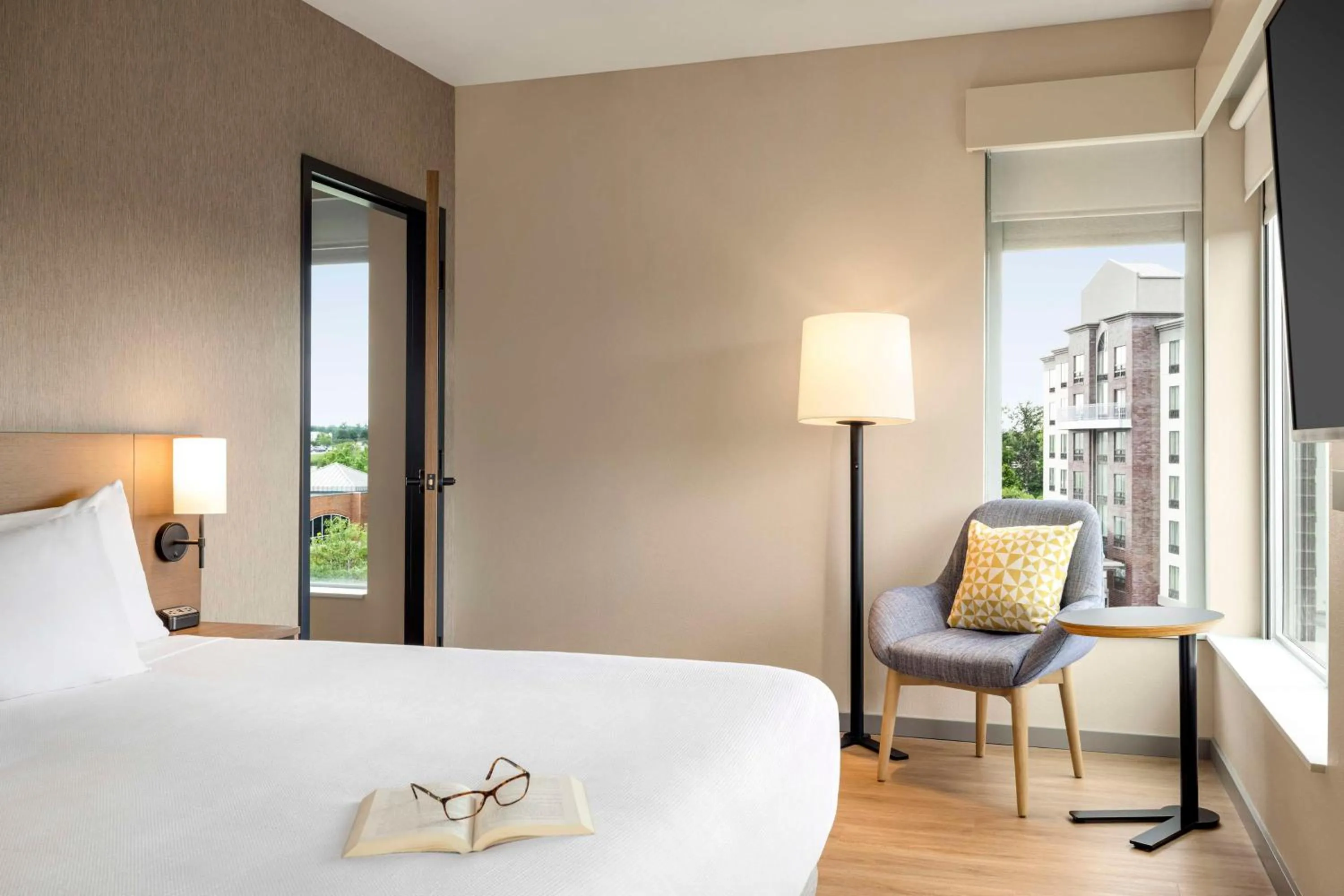 Photo of the whole room, Bed in Hyatt Place Columbus Polaris