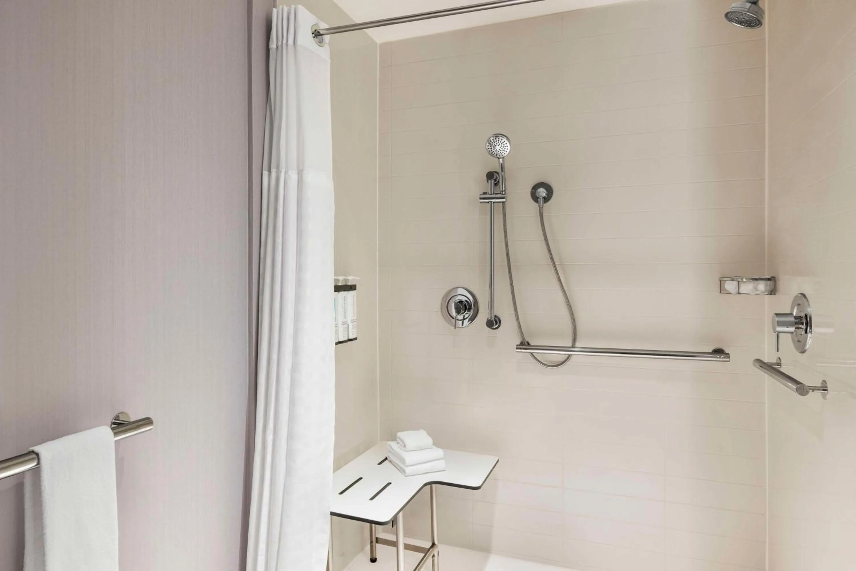 Bathroom in Hyatt Place Columbus Polaris