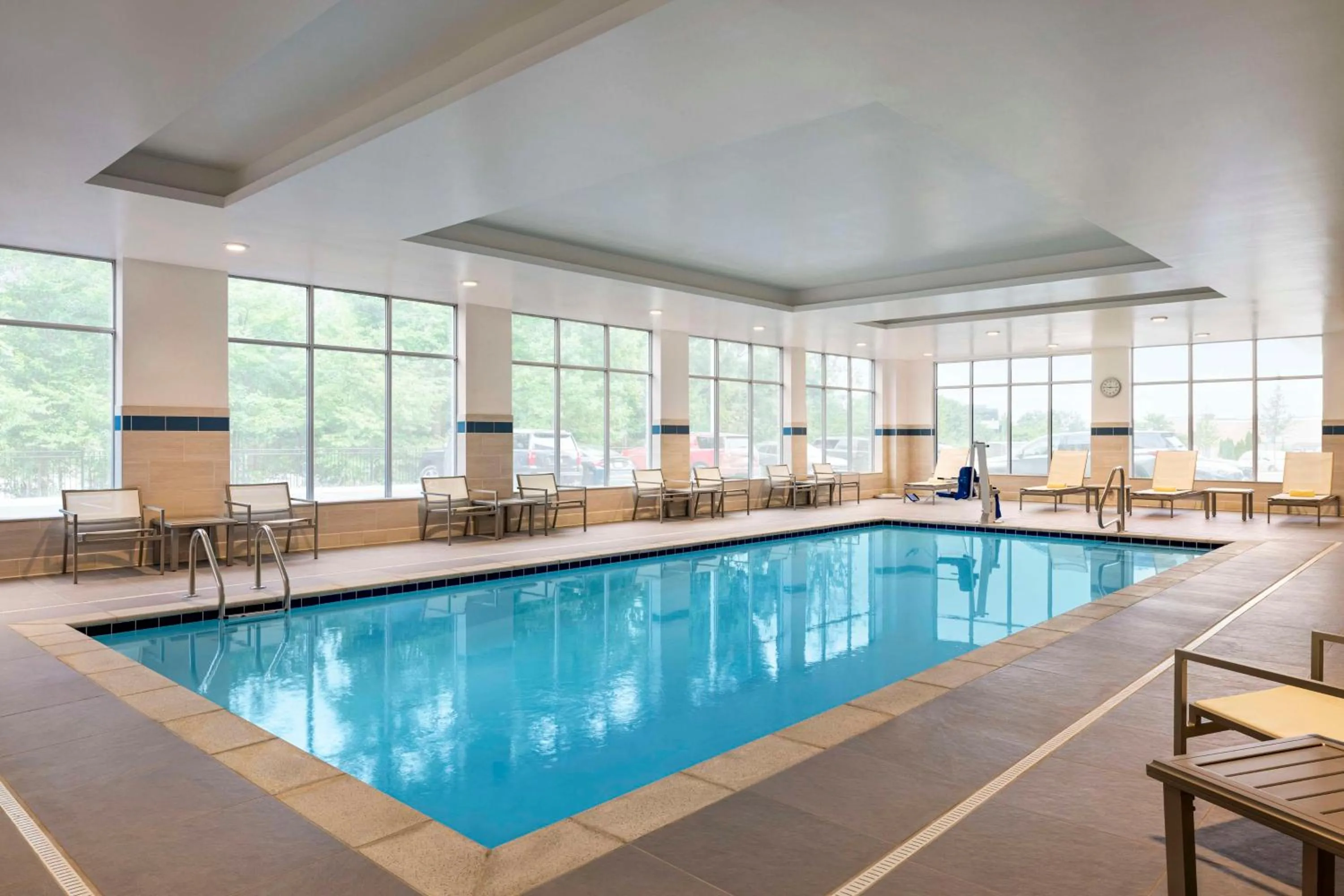 Swimming pool in Hyatt Place Columbus Polaris