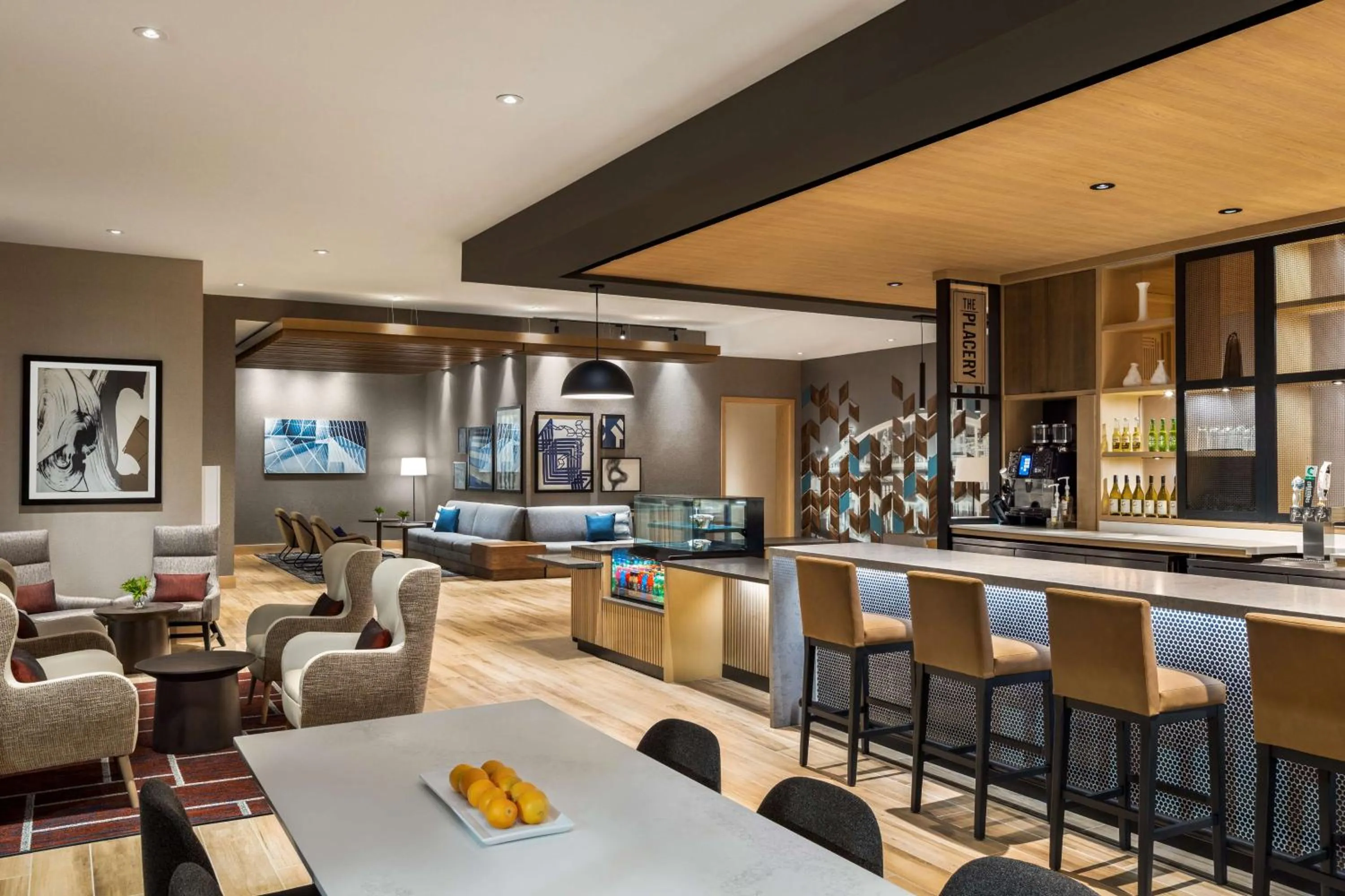 Lounge or bar in Hyatt Place Columbus Polaris