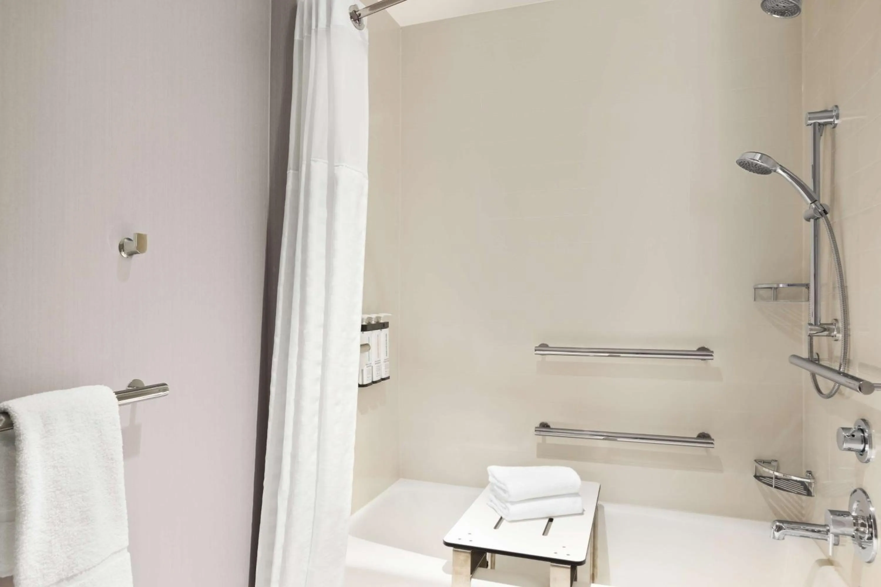 Bathroom in Hyatt Place Columbus Polaris