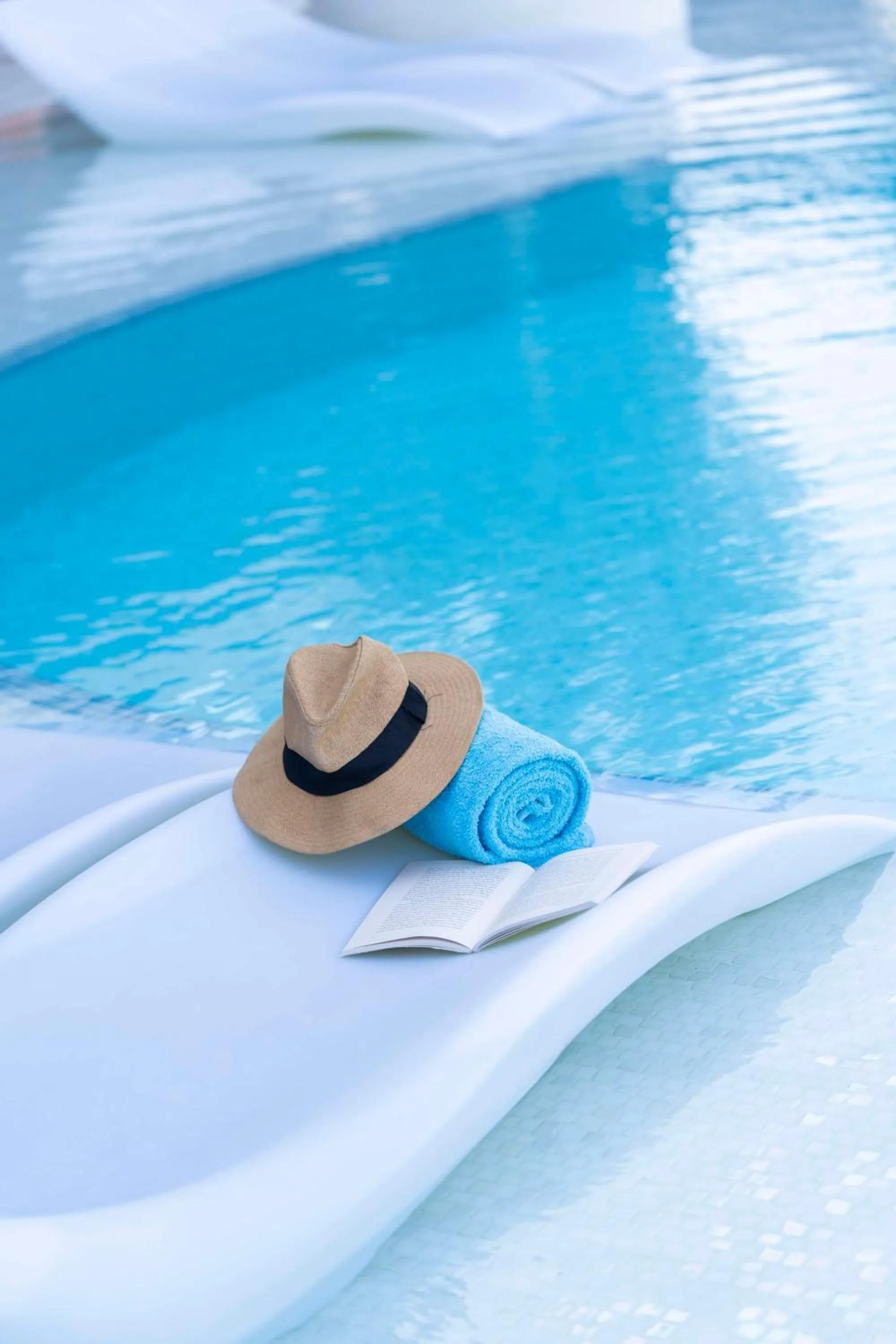 Swimming pool in Hyatt Centric Jumeirah Dubai