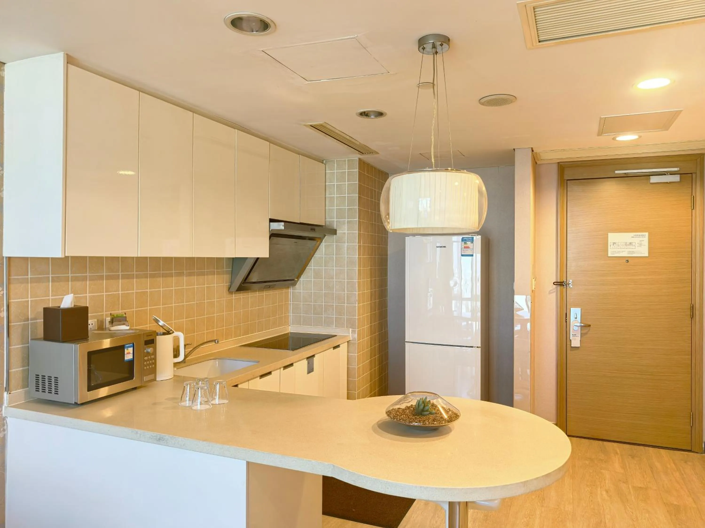 Kitchen or kitchenette in Holiday Inn Express Beijing Yizhuang by IHG - Taxi 1 Hour to International Airport and 800 Meters to the Nearby Subway