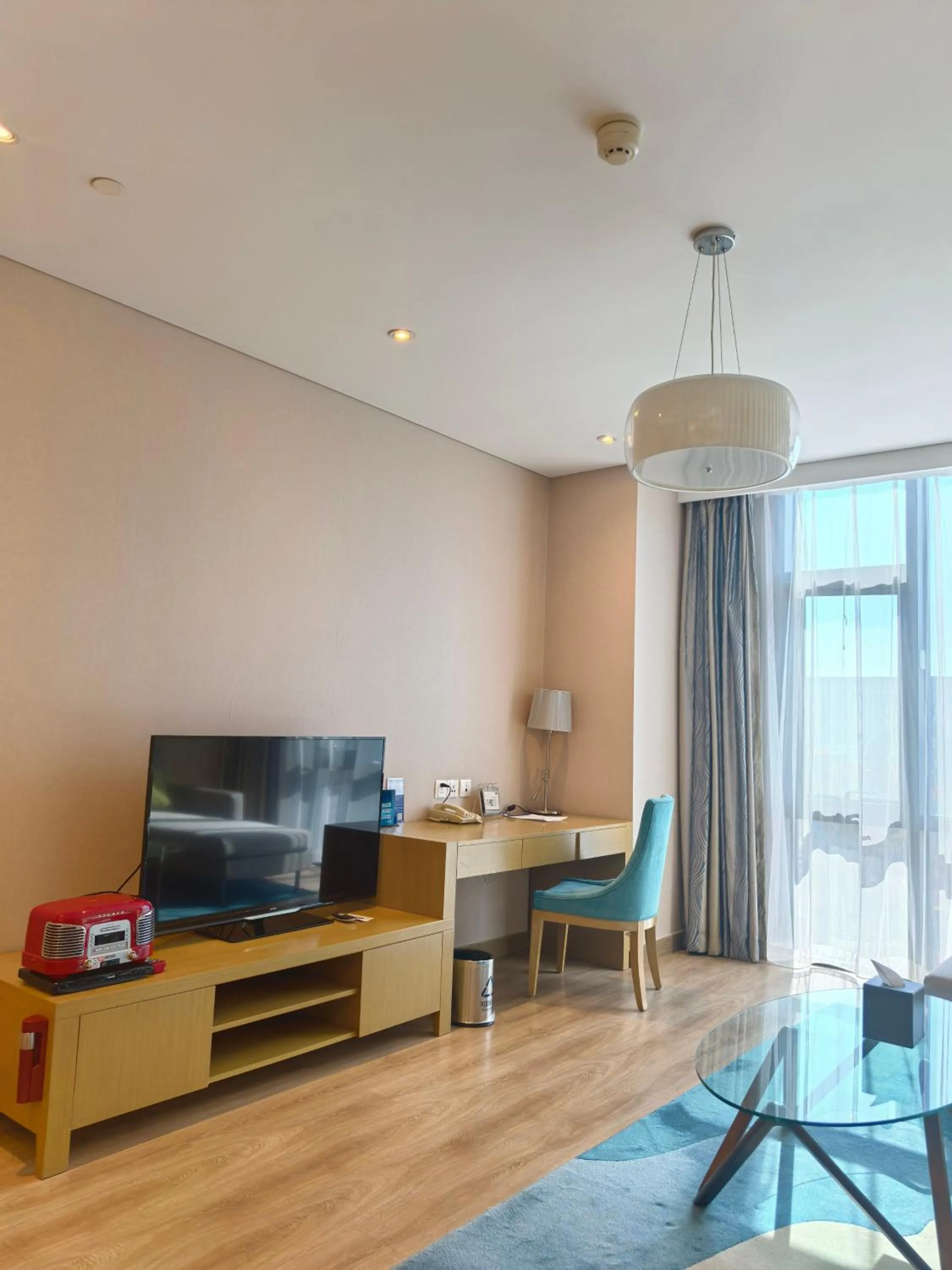 Living room in Holiday Inn Express Beijing Yizhuang by IHG - Taxi 1 Hour to International Airport and 800 Meters to the Nearby Subway