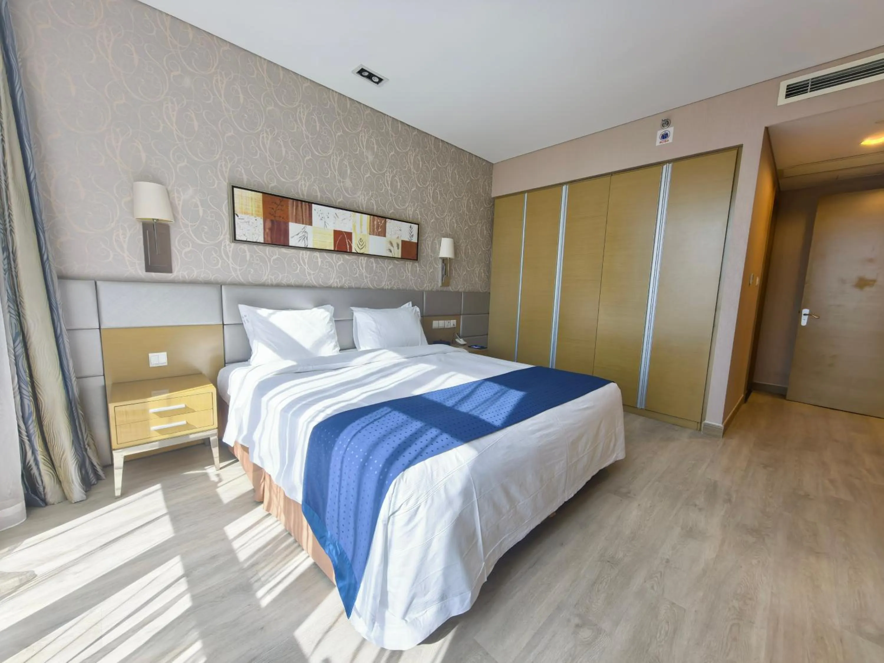 Bedroom, Bed in Holiday Inn Express Beijing Yizhuang by IHG - Taxi 1 Hour to International Airport and 800 Meters to the Nearby Subway