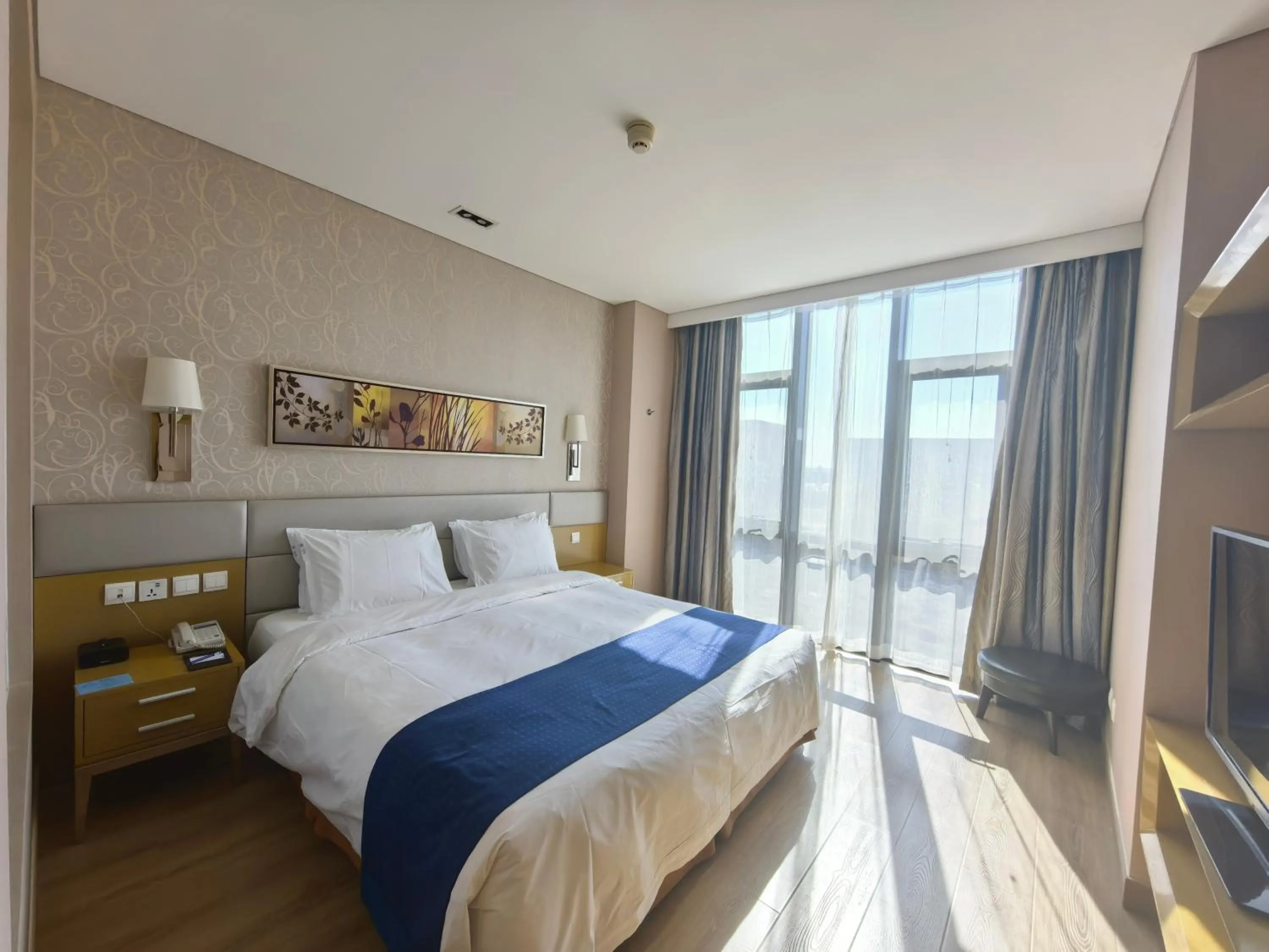 Bed in Holiday Inn Express Beijing Yizhuang by IHG - Taxi 1 Hour to International Airport and 800 Meters to the Nearby Subway