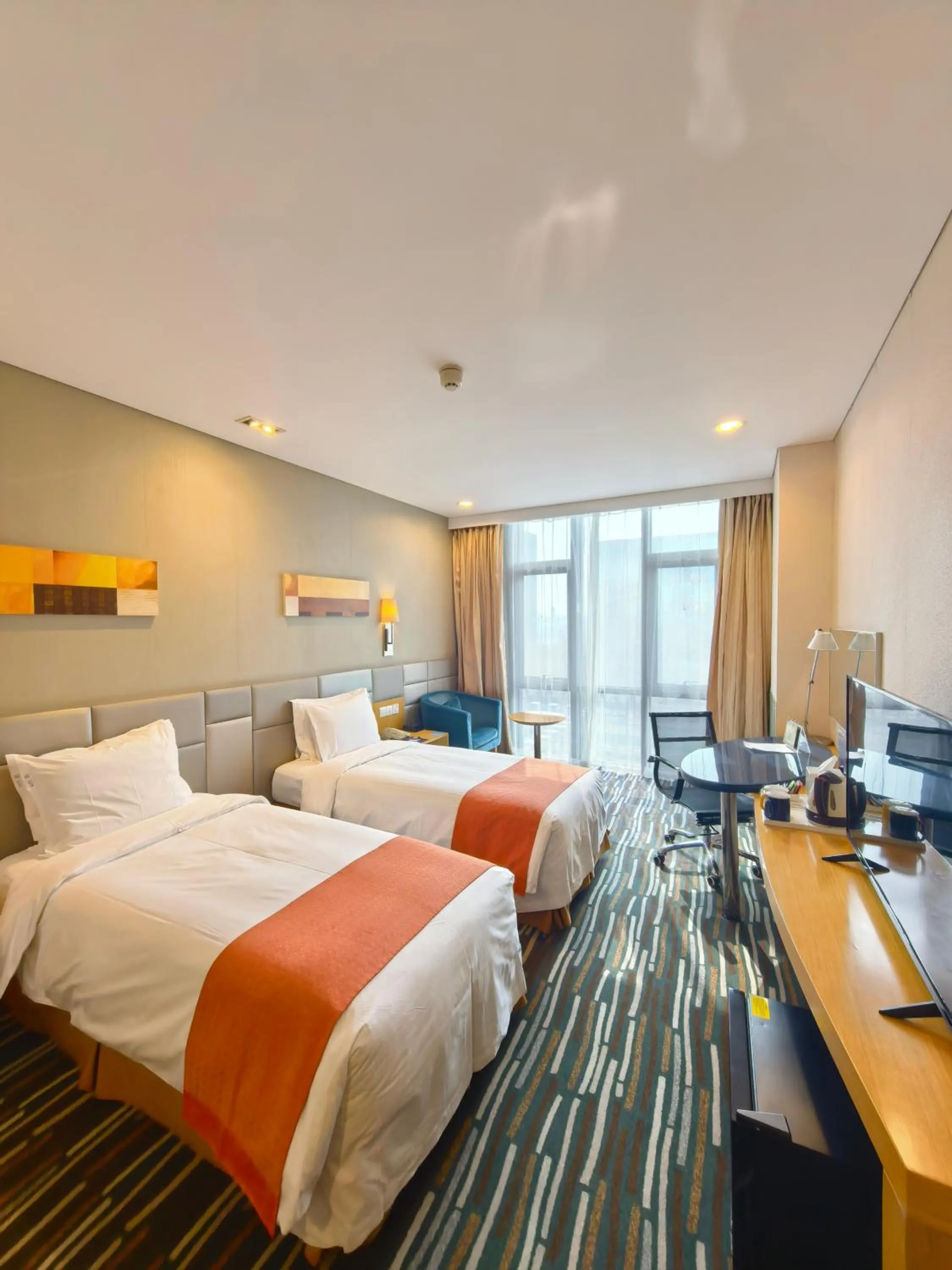 Photo of the whole room, Bed in Holiday Inn Express Beijing Yizhuang by IHG - Taxi 1 Hour to International Airport and 800 Meters to the Nearby Subway
