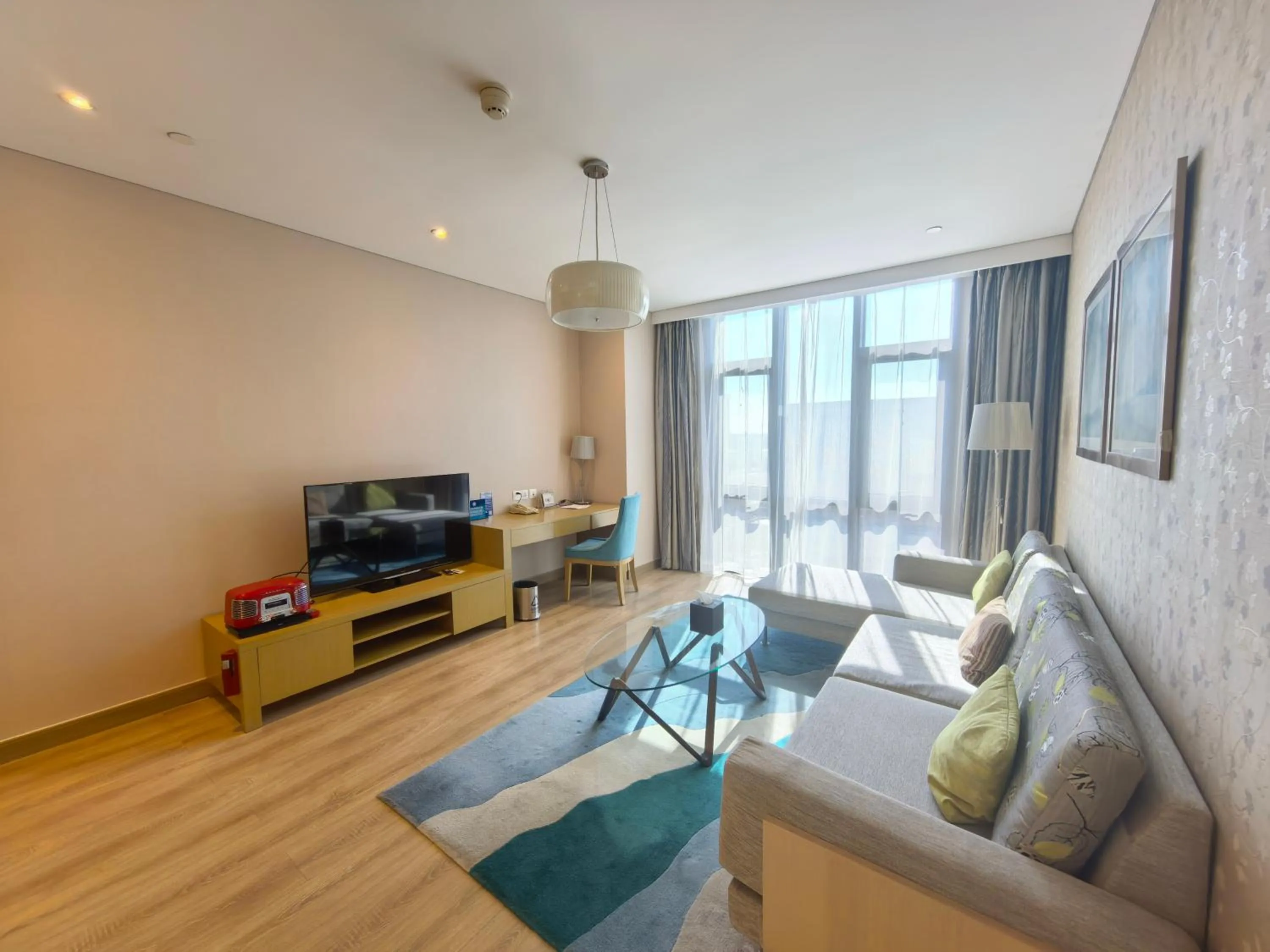 Communal lounge/ TV room in Holiday Inn Express Beijing Yizhuang by IHG - Taxi 1 Hour to International Airport and 800 Meters to the Nearby Subway