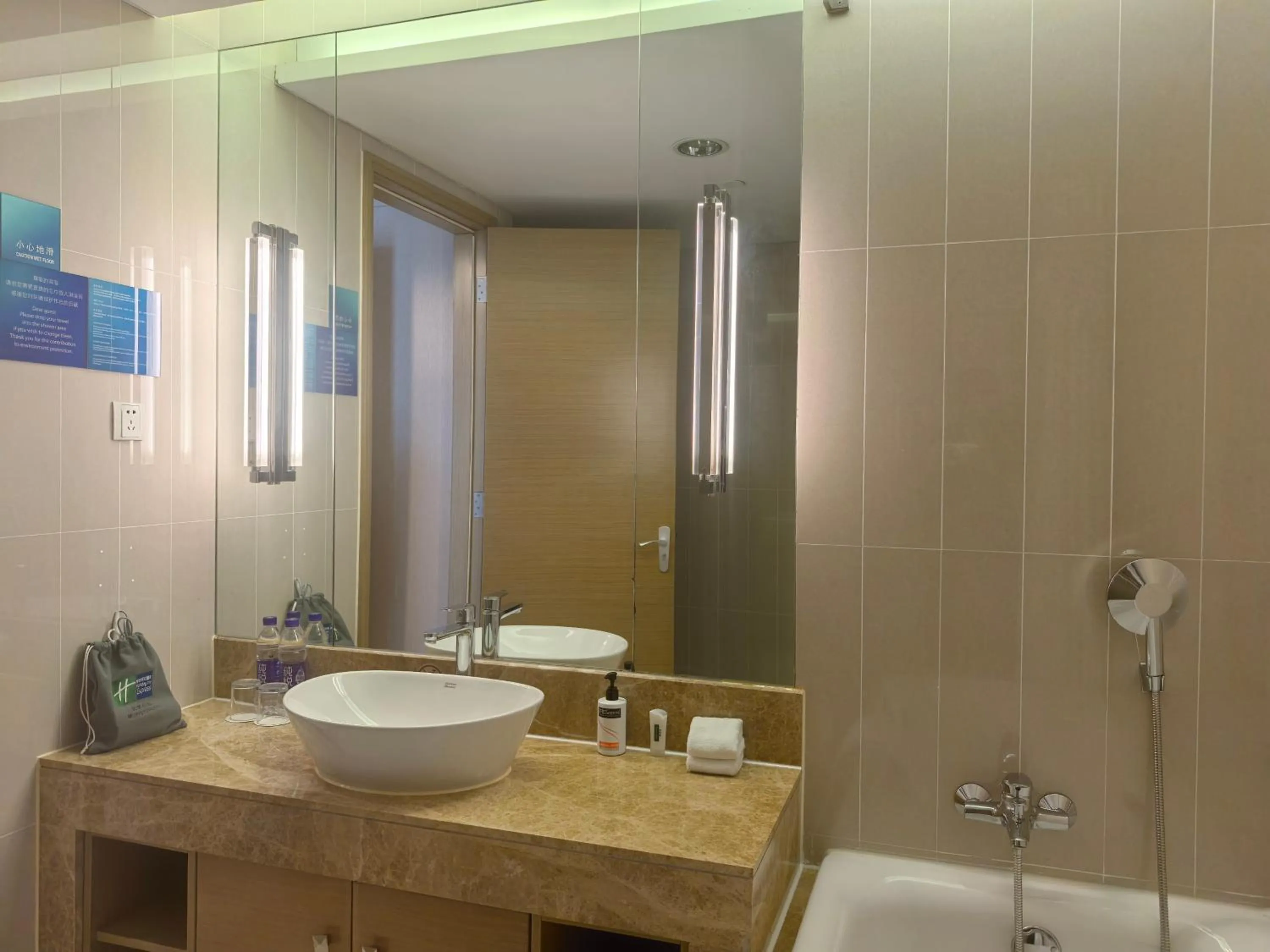 Holiday Inn Express Beijing Yizhuang by IHG - Taxi 1 Hour to International Airport and 800 Meters to the Nearby Subway