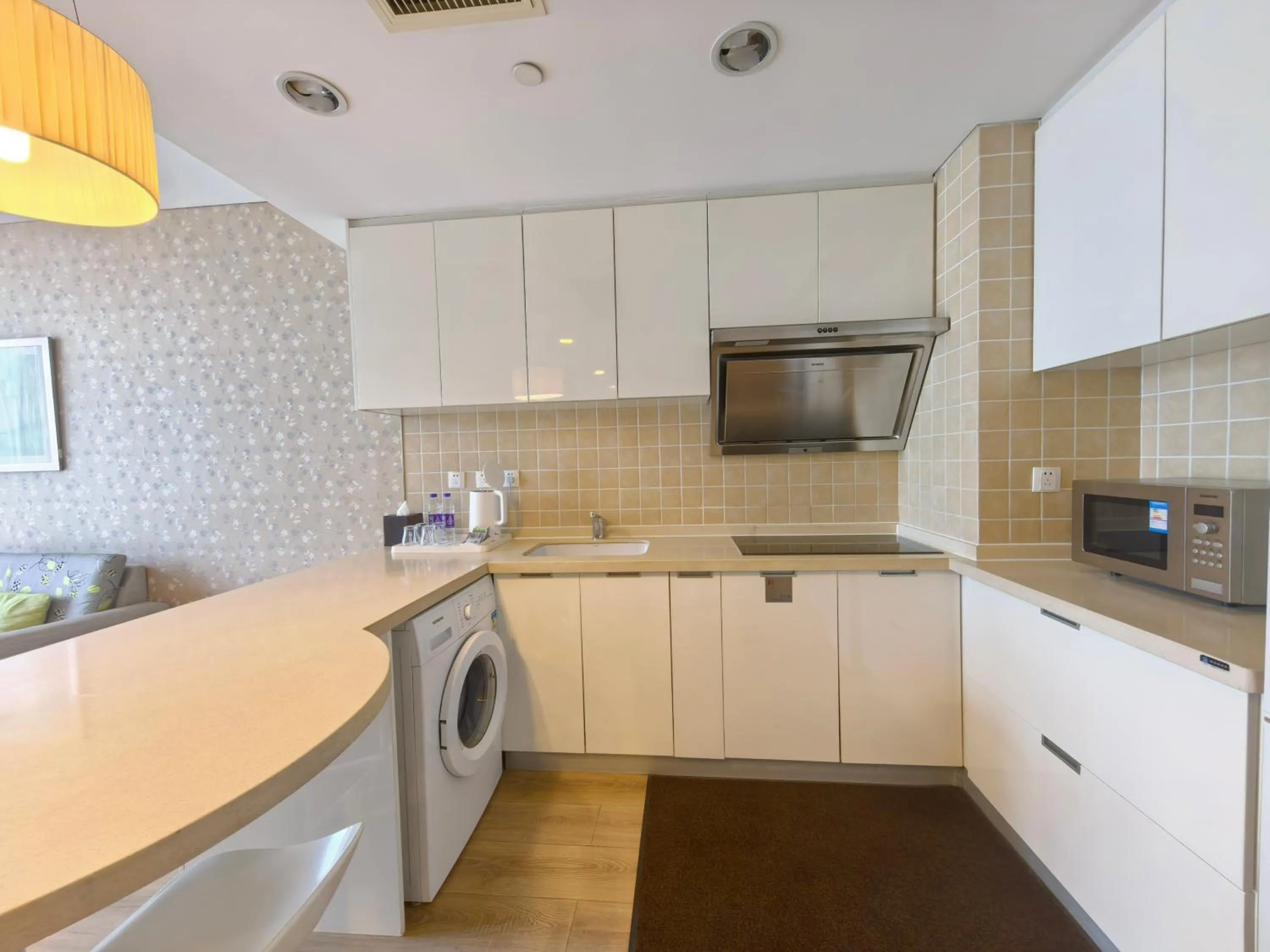 Kitchen or kitchenette in Holiday Inn Express Beijing Yizhuang by IHG - Taxi 1 Hour to International Airport and 800 Meters to the Nearby Subway