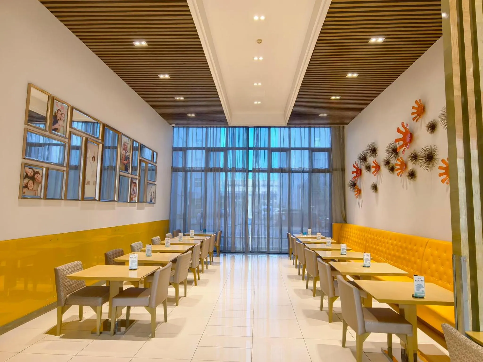 Restaurant/places to eat in Holiday Inn Express Beijing Yizhuang by IHG - Taxi 1 Hour to International Airport and 800 Meters to the Nearby Subway