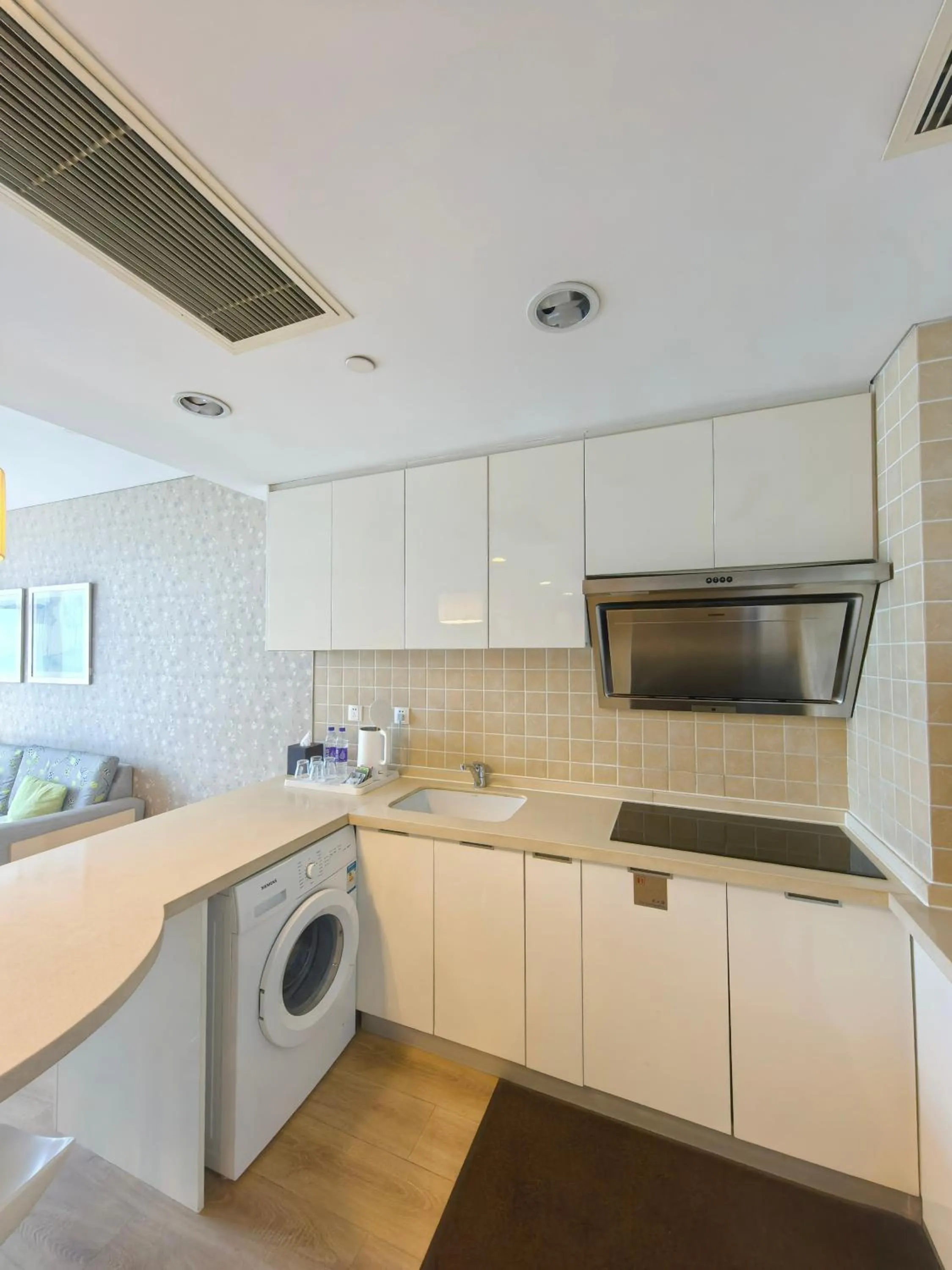 Kitchen or kitchenette in Holiday Inn Express Beijing Yizhuang by IHG - Taxi 1 Hour to International Airport and 800 Meters to the Nearby Subway
