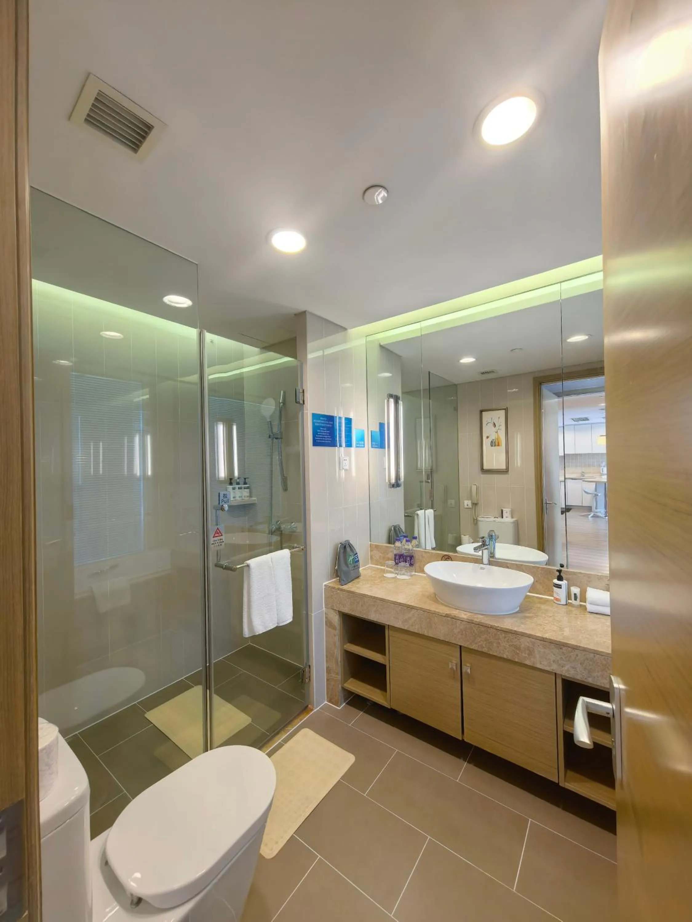 Toilet in Holiday Inn Express Beijing Yizhuang by IHG - Taxi 1 Hour to International Airport and 800 Meters to the Nearby Subway