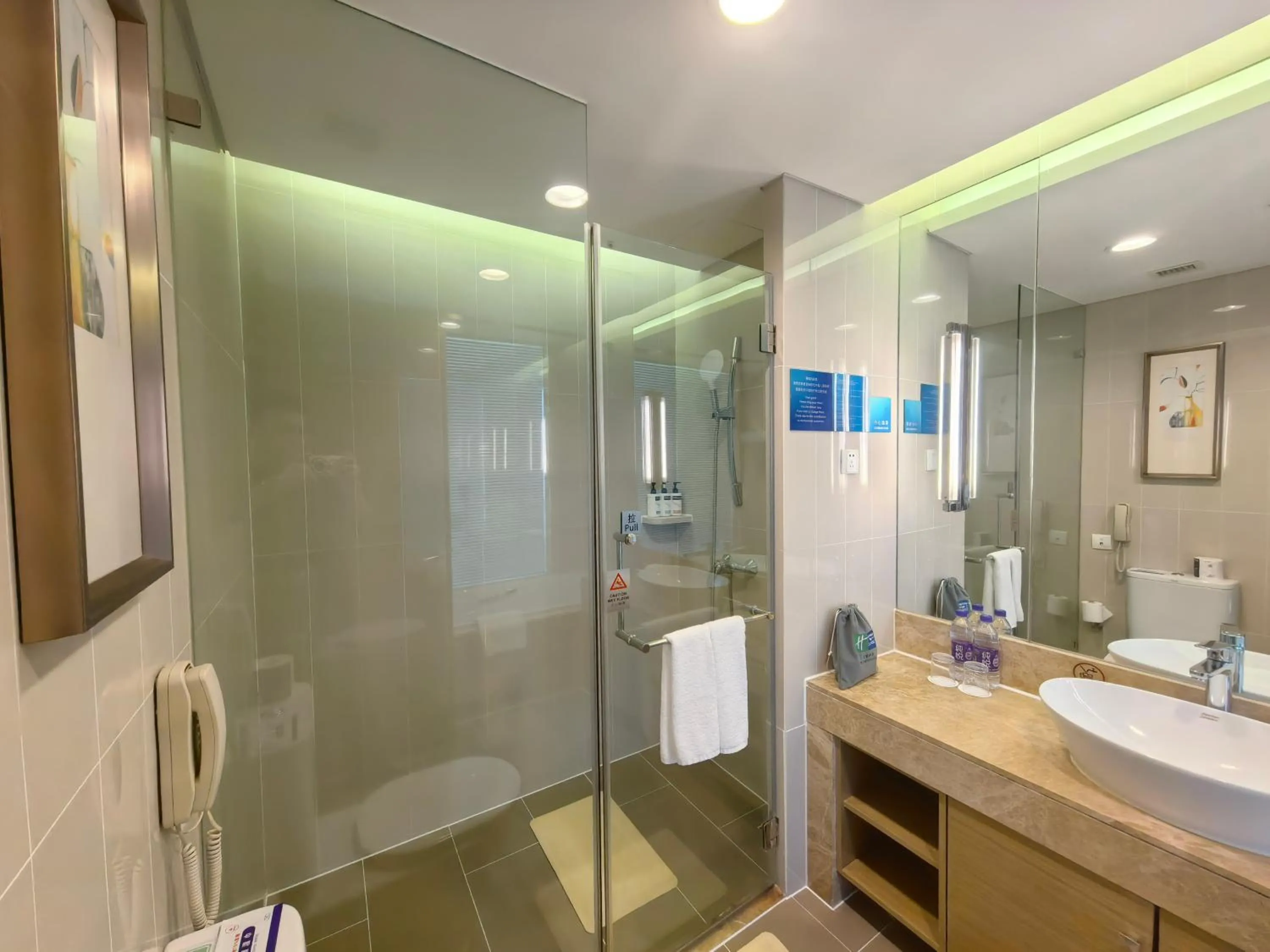 Toilet in Holiday Inn Express Beijing Yizhuang by IHG - Taxi 1 Hour to International Airport and 800 Meters to the Nearby Subway