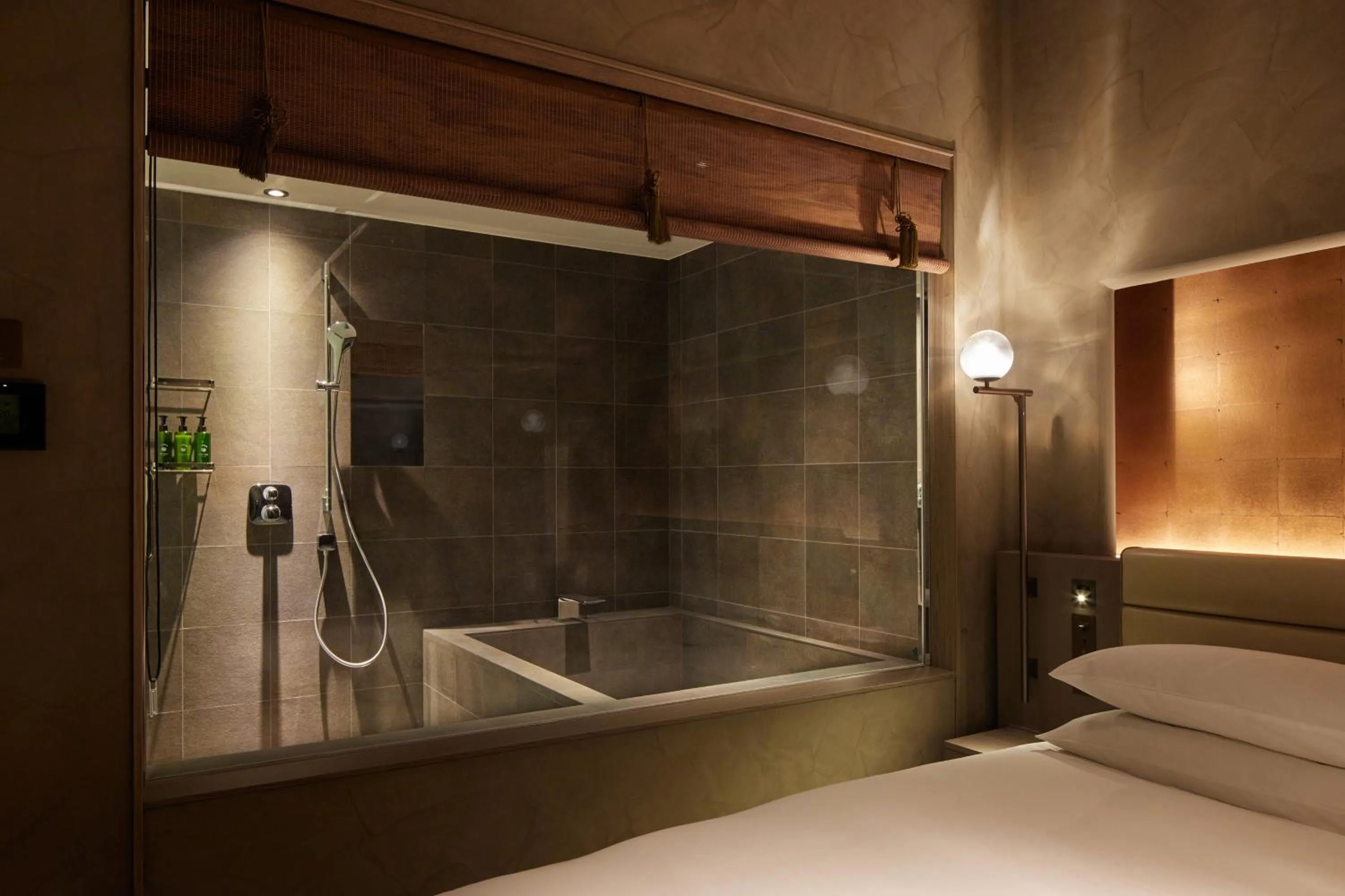 Bathroom, Bed in THE HOTEL HIGASHIYAMA KYOTO TOKYU, A Pan Pacific Hotel