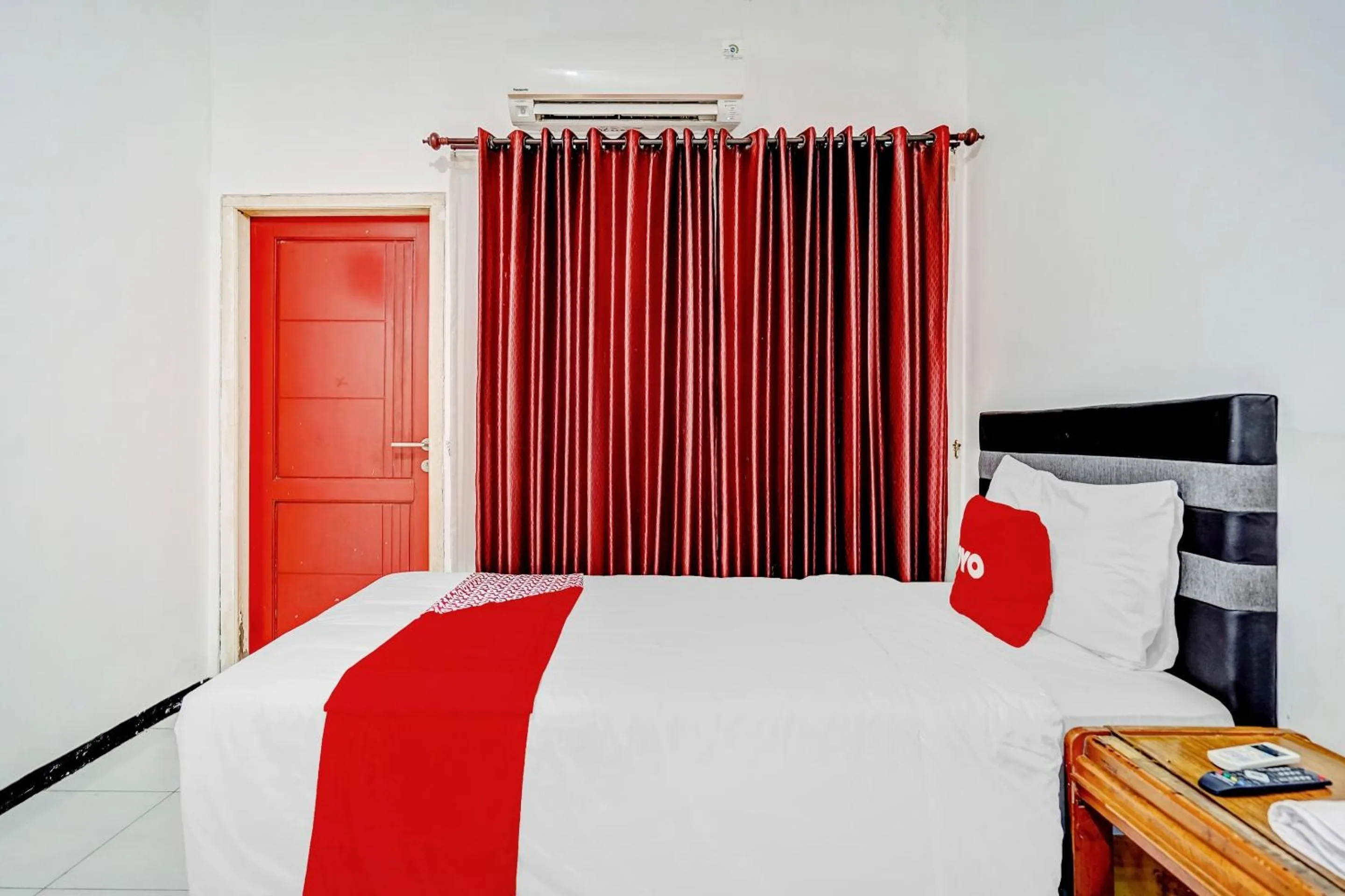 Bedroom, Bed in Hotel O Kalimantan Surabaya Syariah
