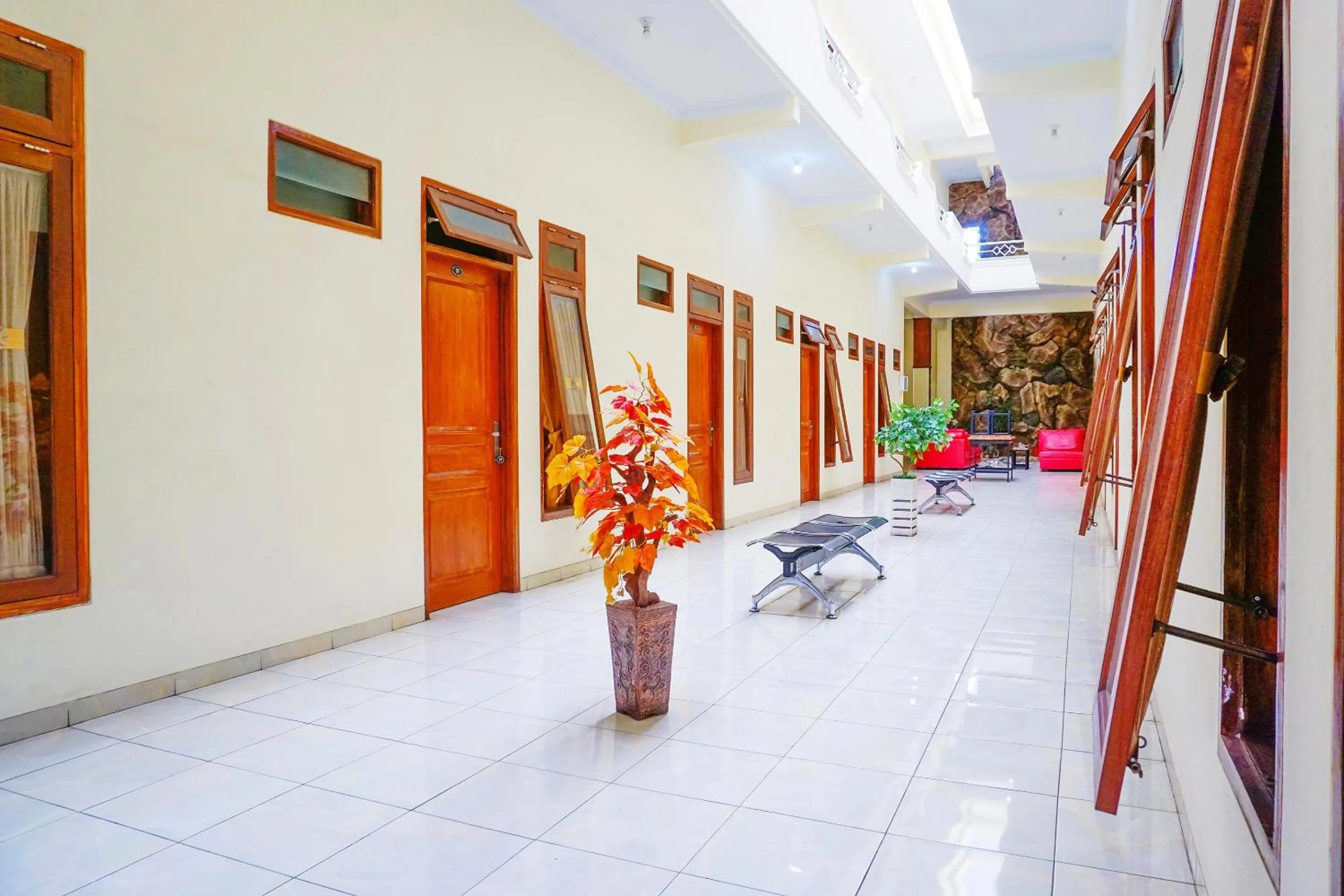 Lobby or reception in Flagship 90723 Berlima Guest House Syariah