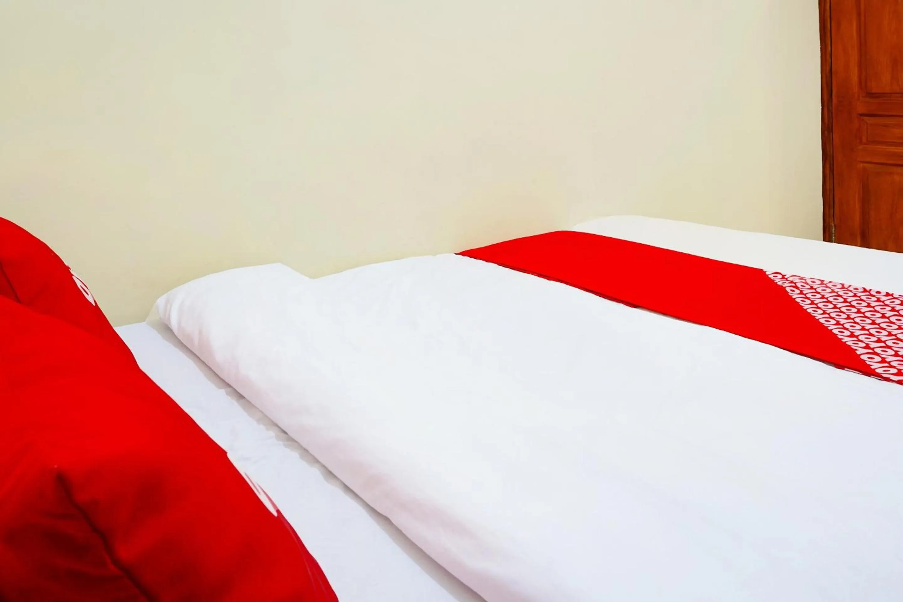 Bedroom, Bed in Flagship 90723 Berlima Guest House Syariah