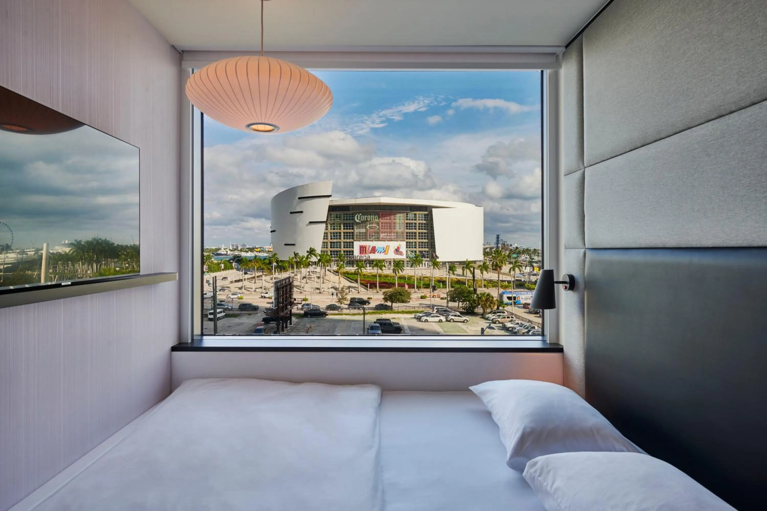 Street view, Bed in citizenM Miami World Center