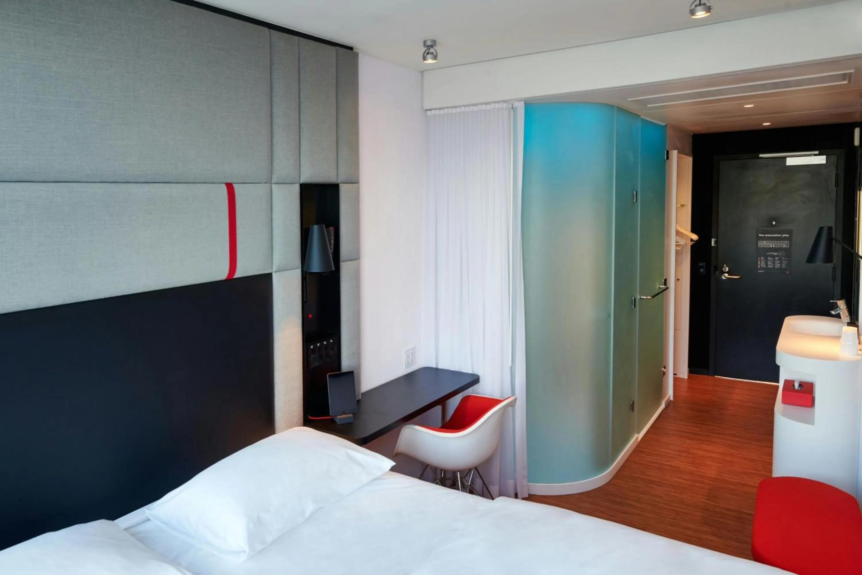 Bedroom, Bed in citizenM Miami World Center