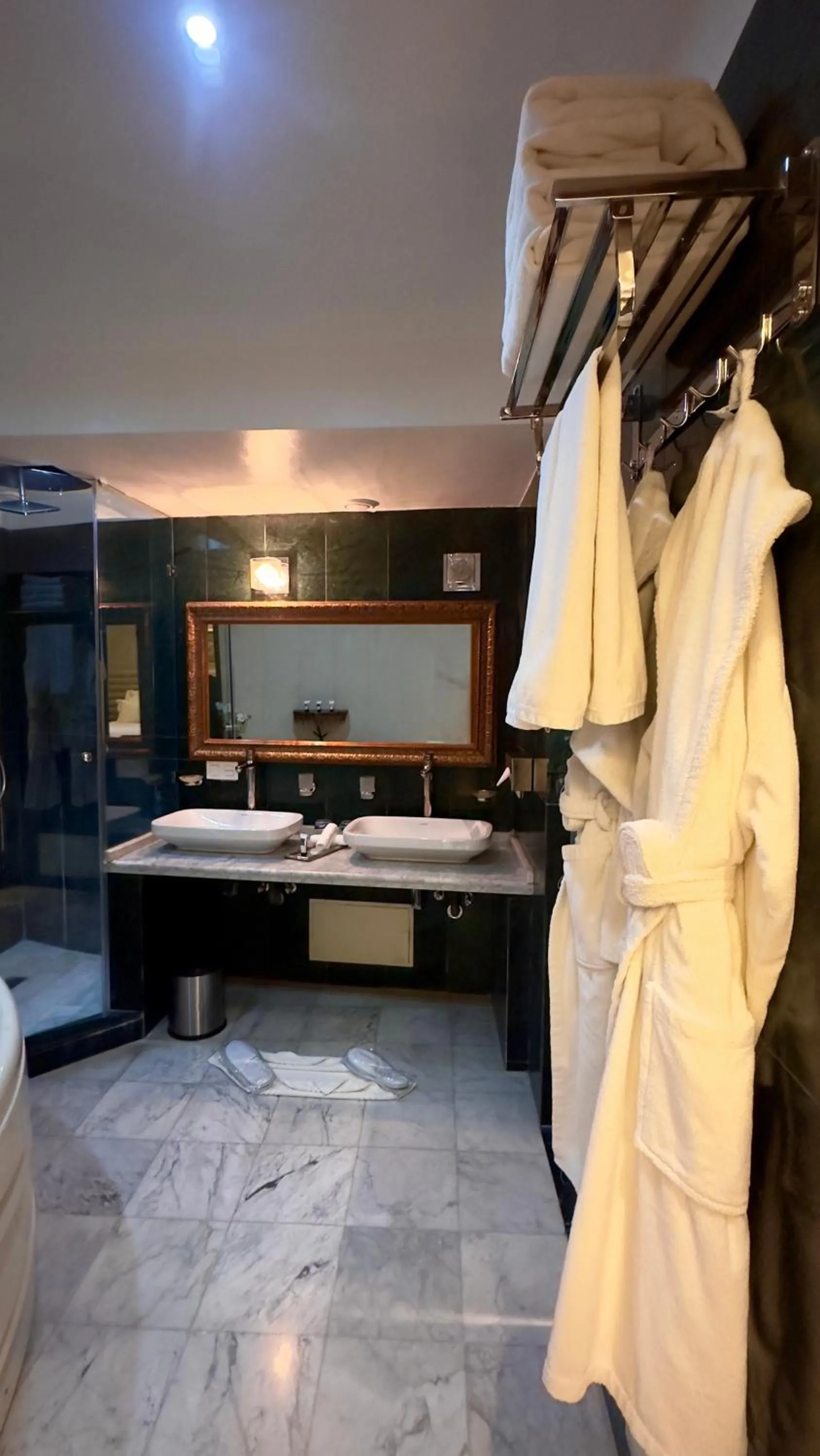 Bathroom in Sillage Palace Sky & Spa