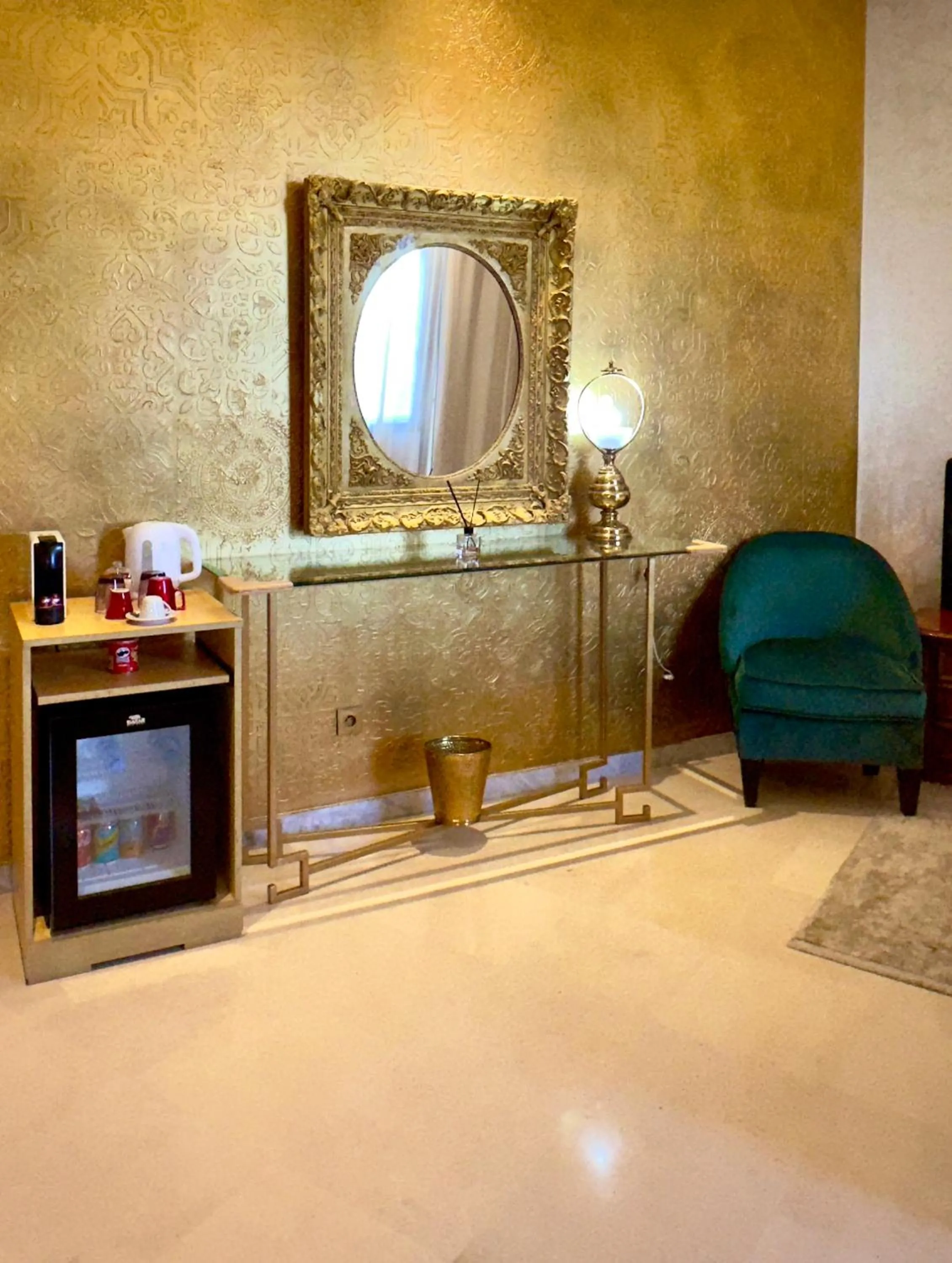 Seating area, Bed in Sillage Palace Sky & Spa