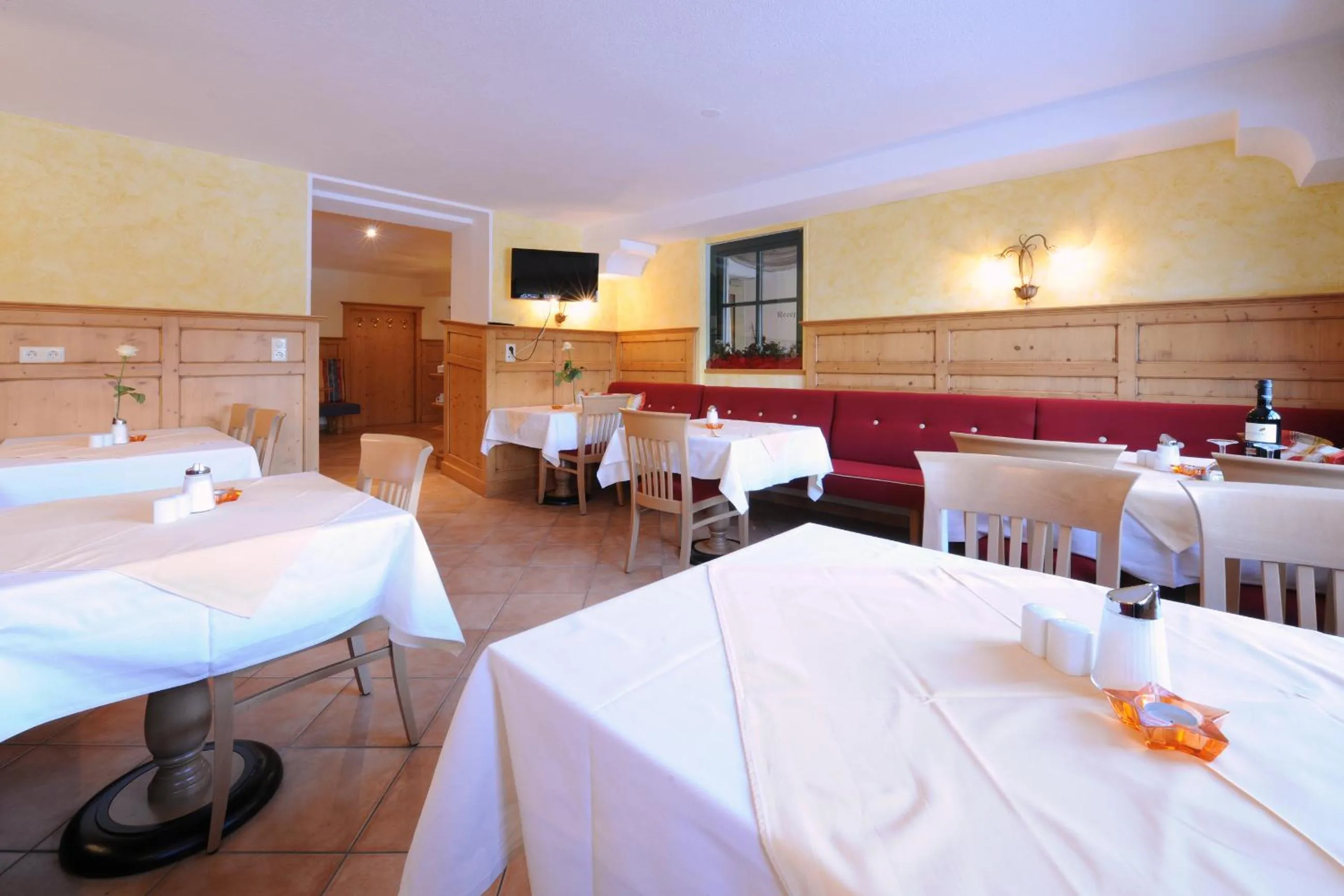 Restaurant/places to eat in Aparthotel Kristall