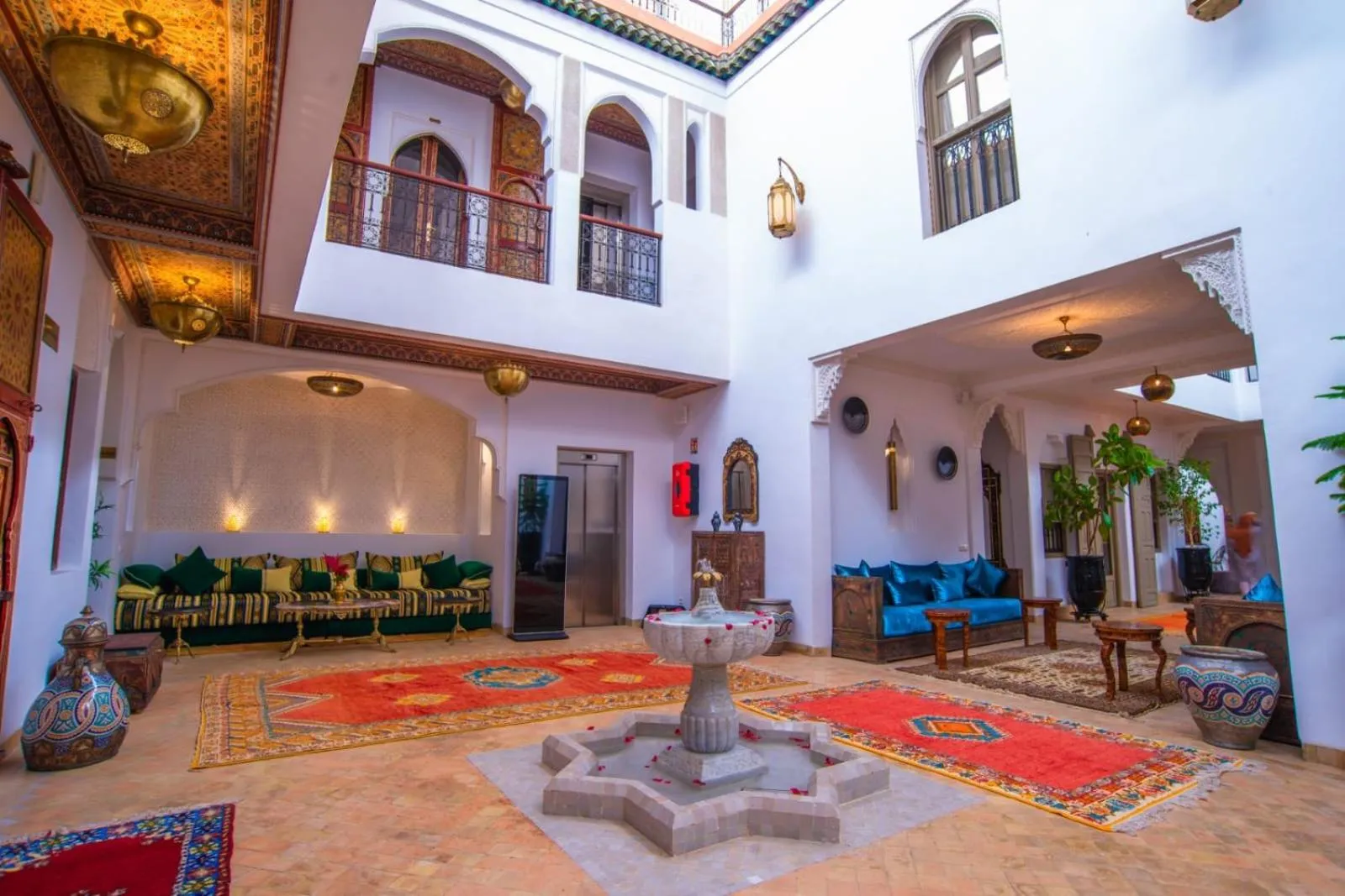 Lounge or bar in Riad la clé d'or & spa